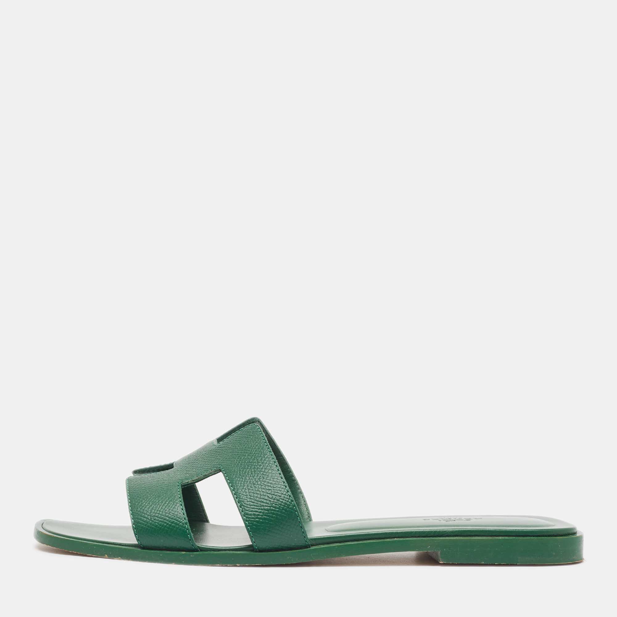

Hermes Green Leather Oran Flat Slides Size