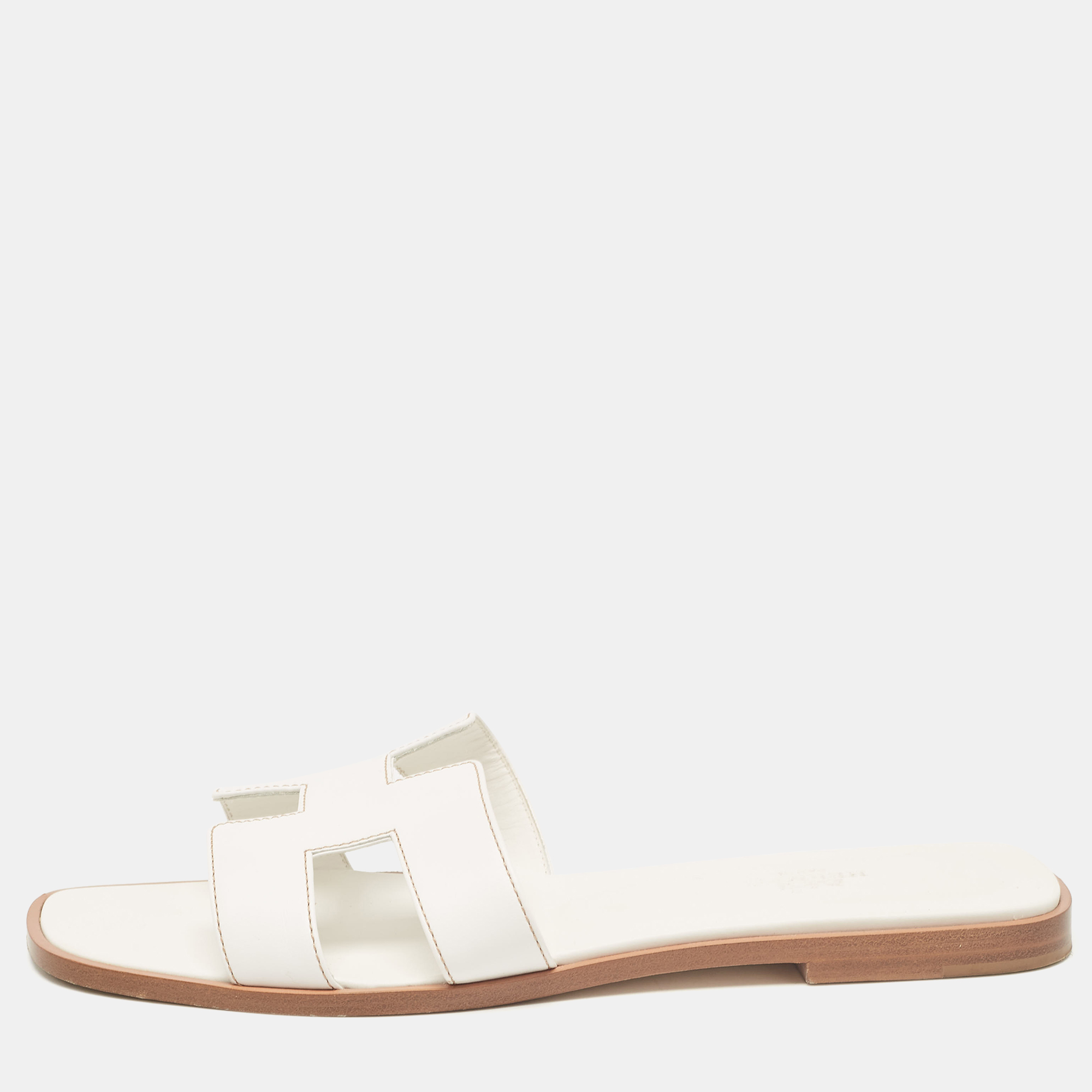 

Hermes White Leather Oran Flats Slides Size