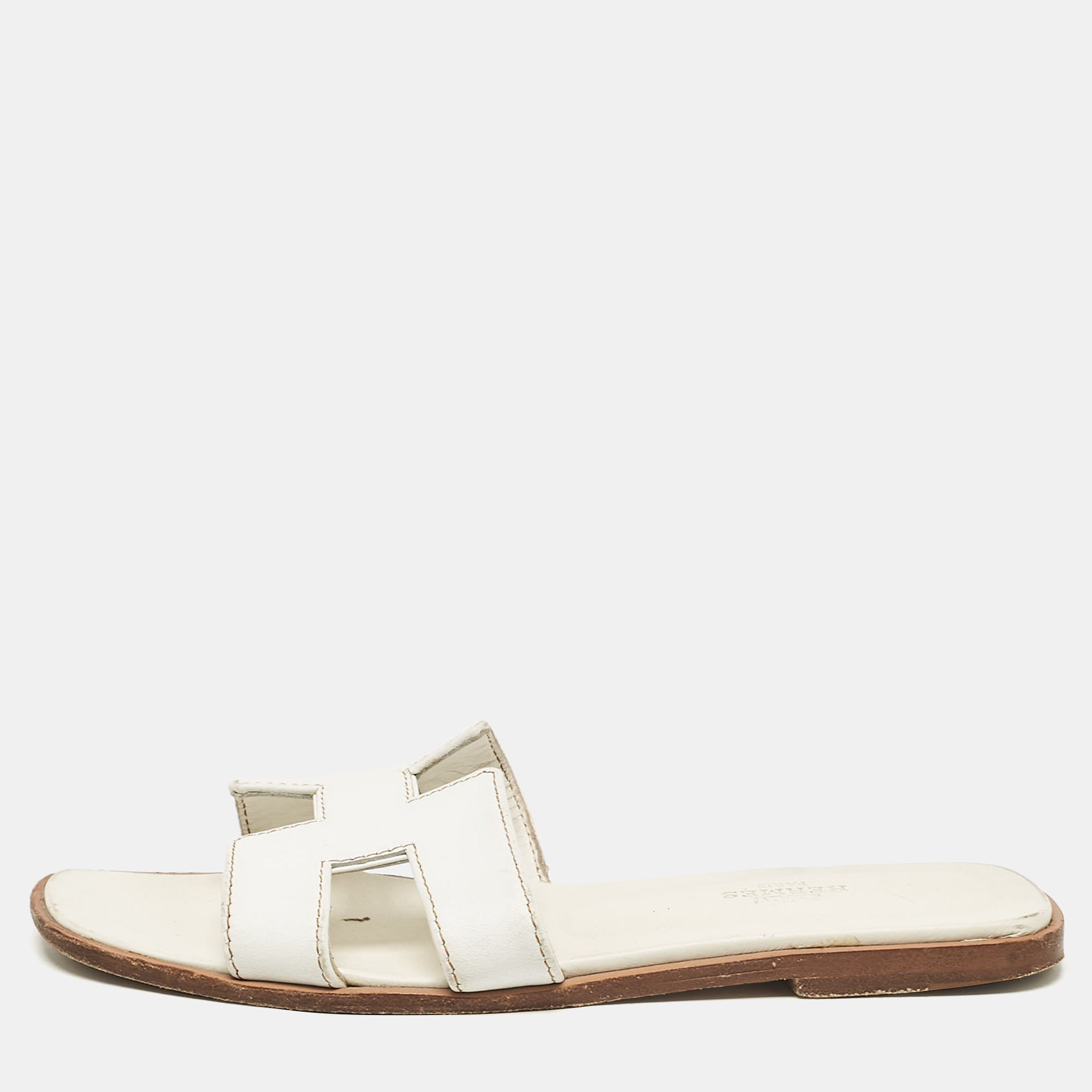 

Hermes White Leather Oran Flat Slides Size