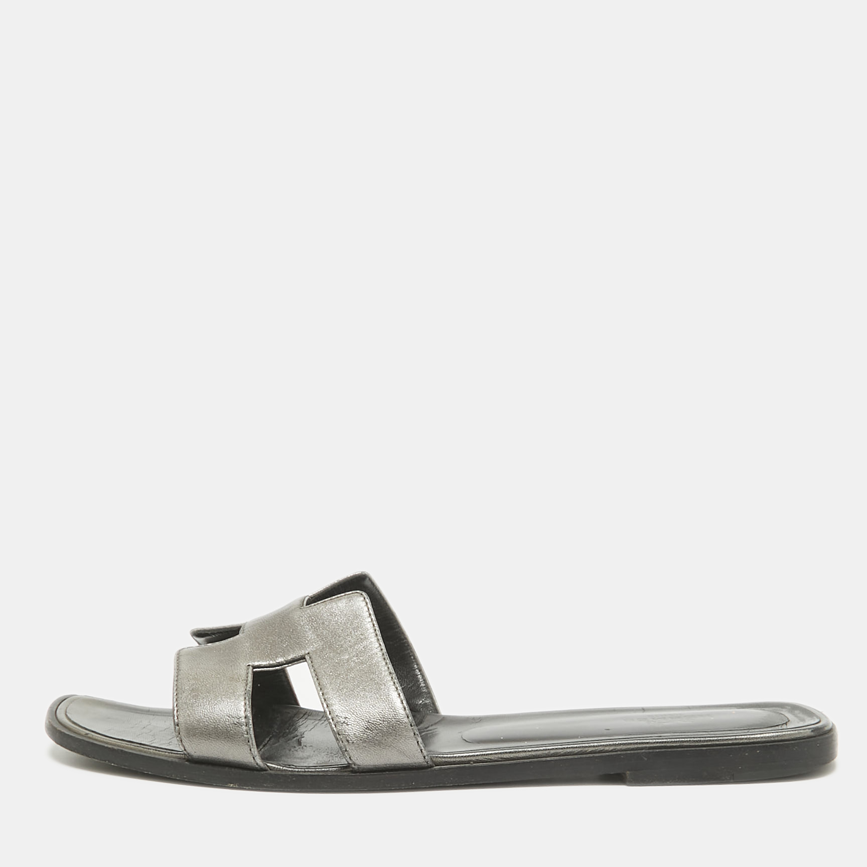 

Hermes Metallic Leather Oran Flat Slides Size