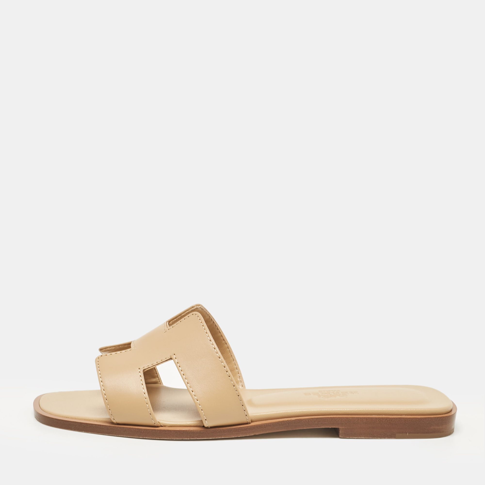 

Hermes Beige Leather Oran Flat Slides Size