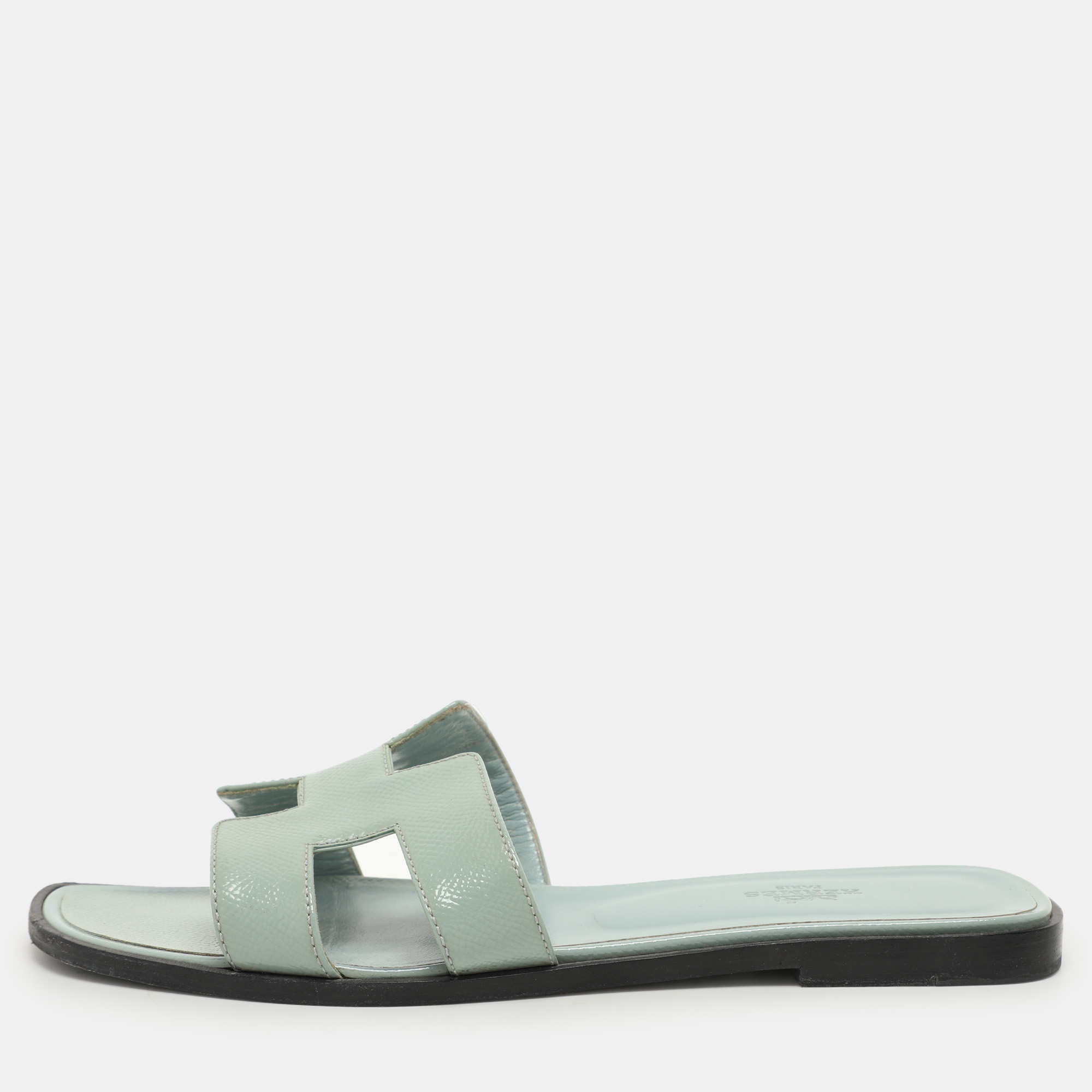 

Hermes Grey Patent Leather Oran Flat Slides Size