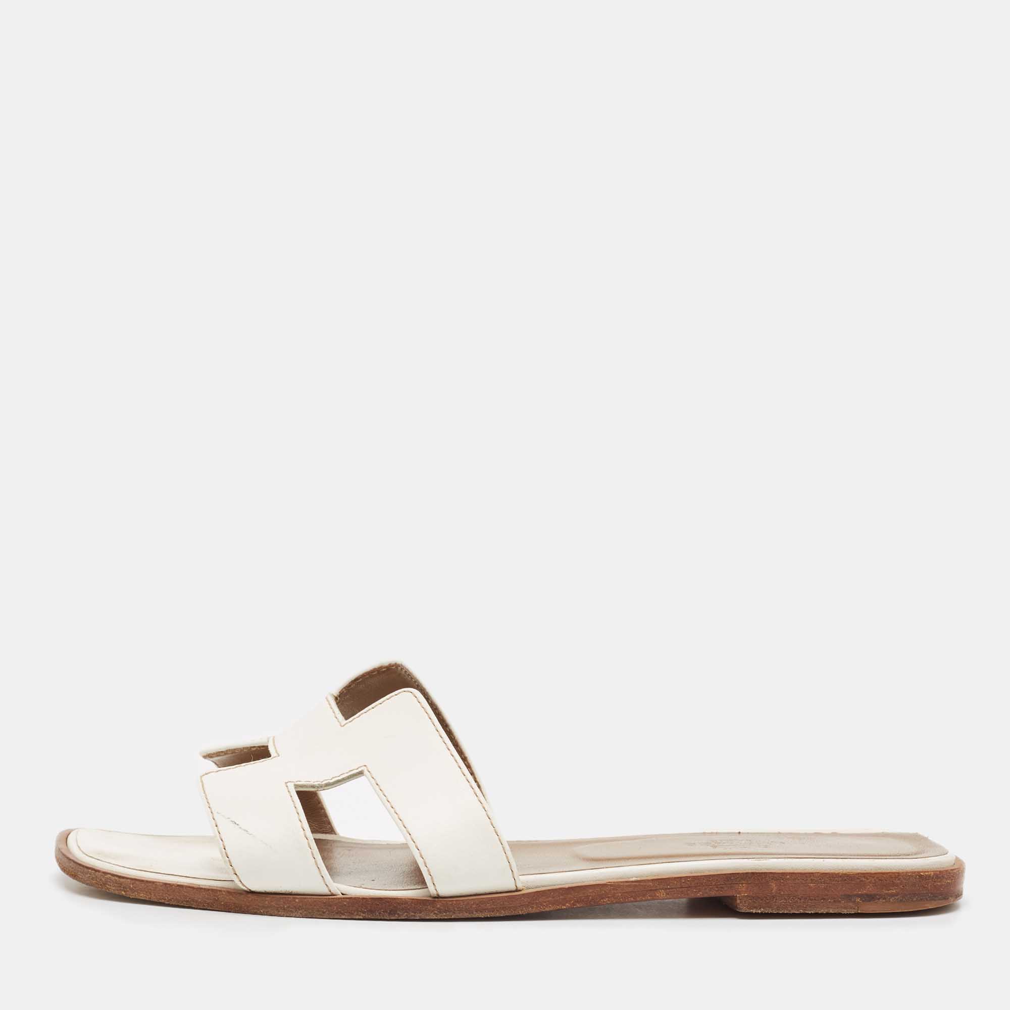 

Hermes White Leather Oran Flat Slides Size