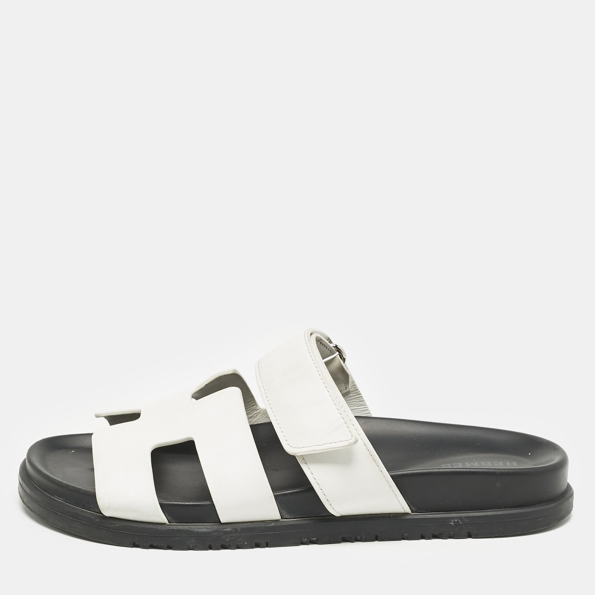

Hermes White Leather Chypre Flat Sandals Size