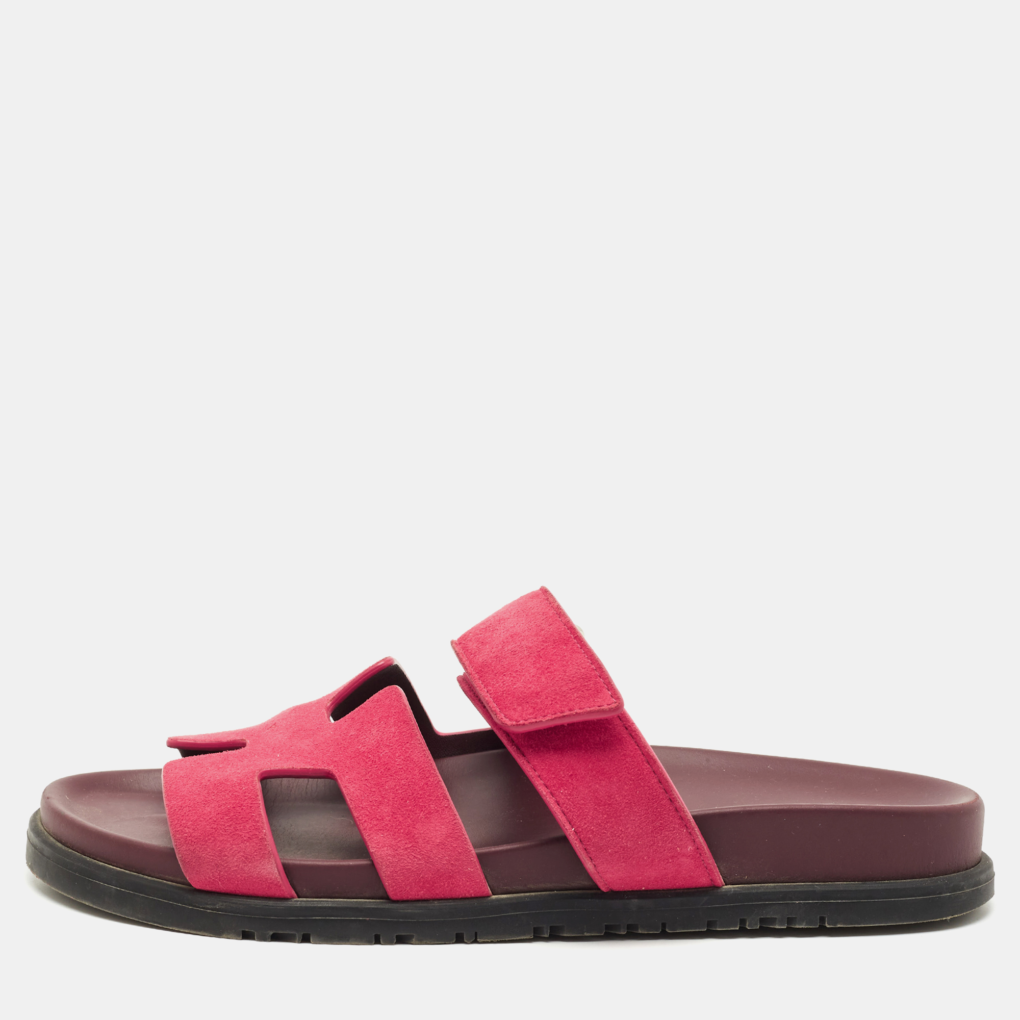 

Hermes Pink Suede Chypre Flat Sandals Size