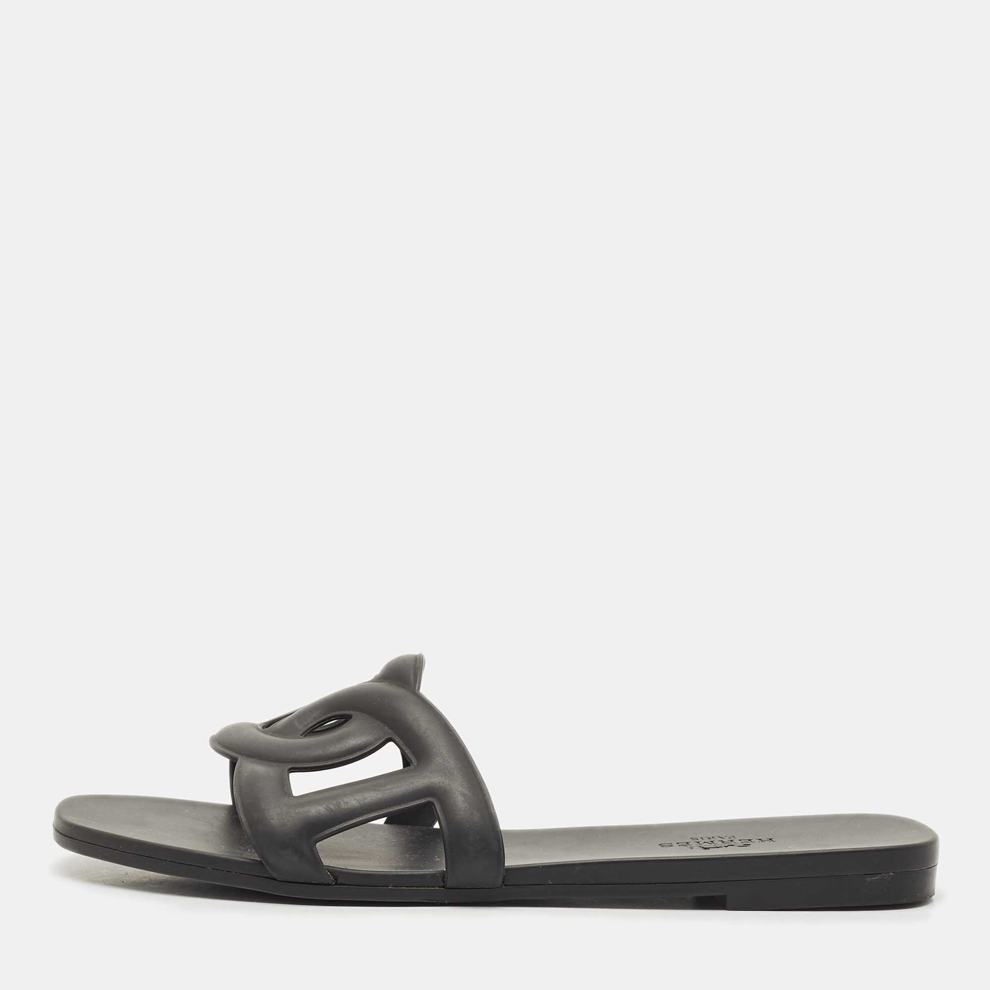 

Hermes Black Rubber Aloha Flat Slides Size