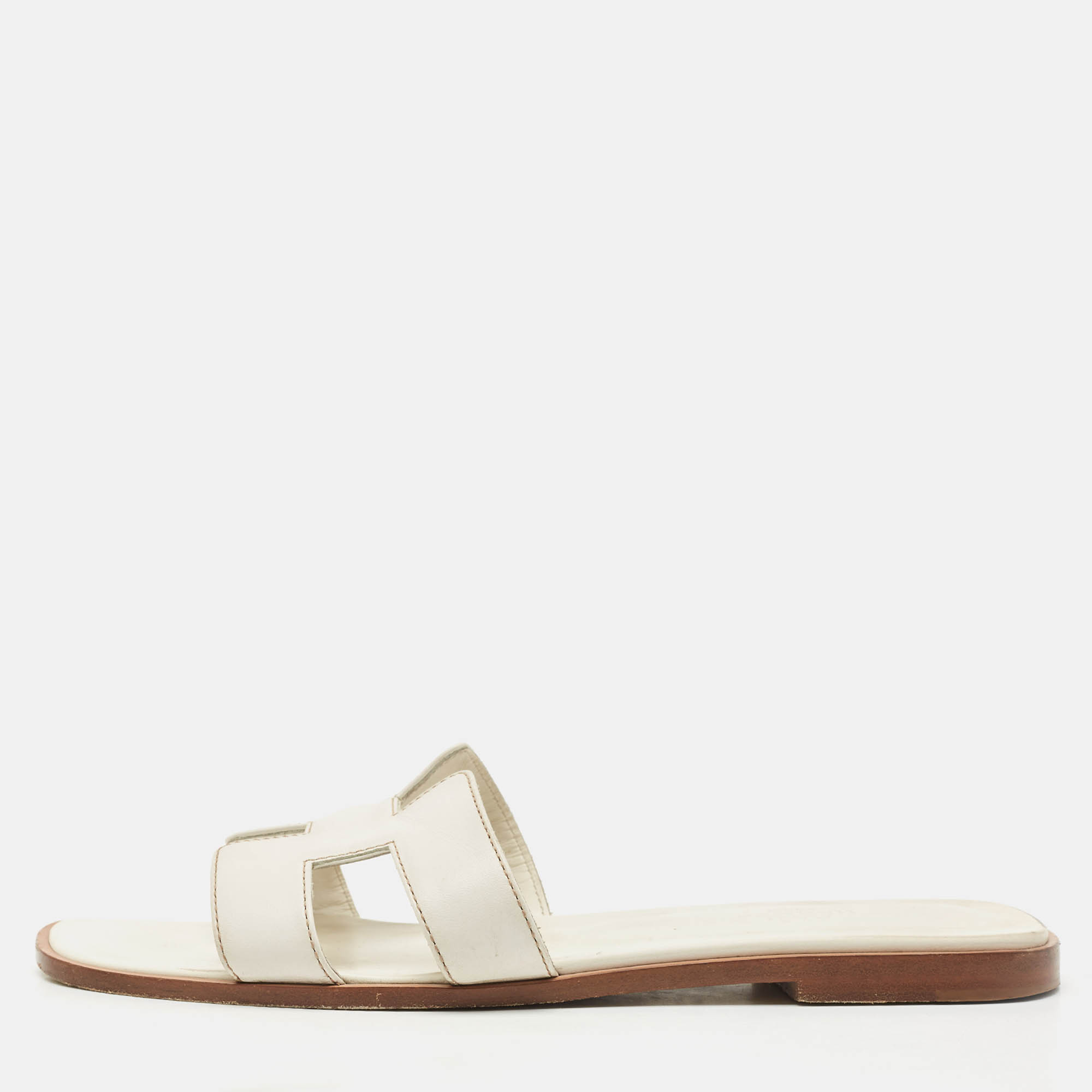 

Hermes White Leather Oran Flat Slides Size
