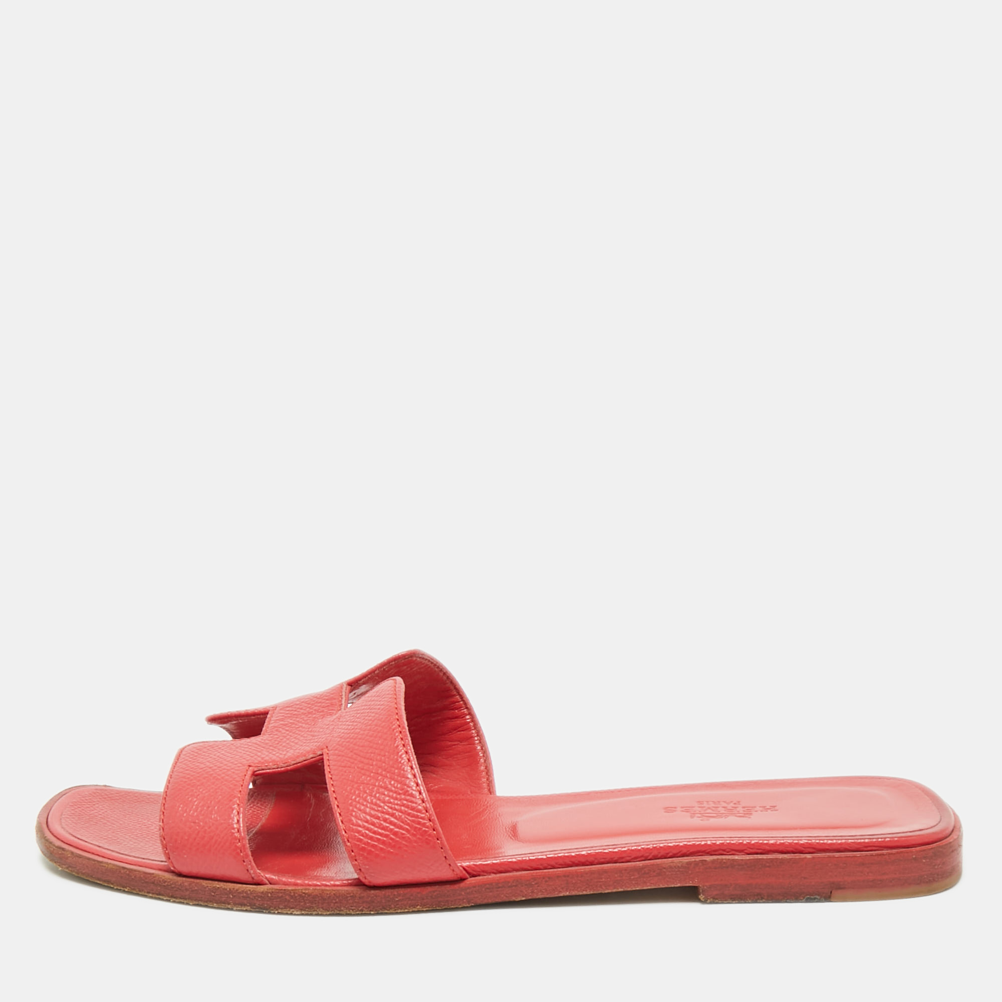 

Hermes Coral Red Leather Oran Flat Slides Size