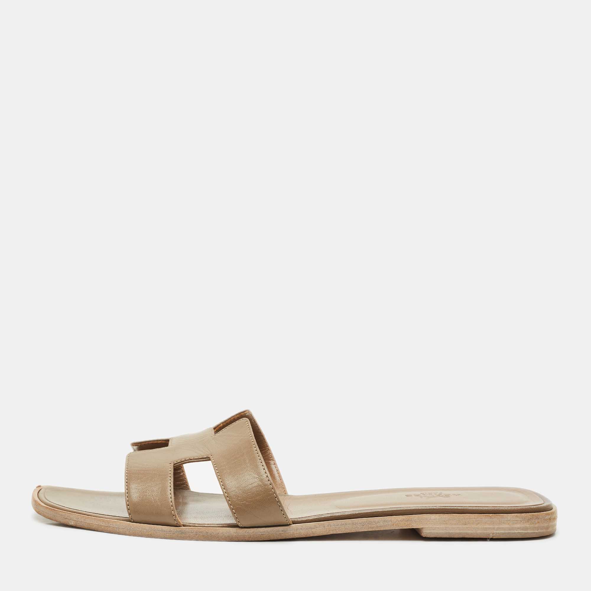 

Hermes Brown Leather Oran Flat Slides Size