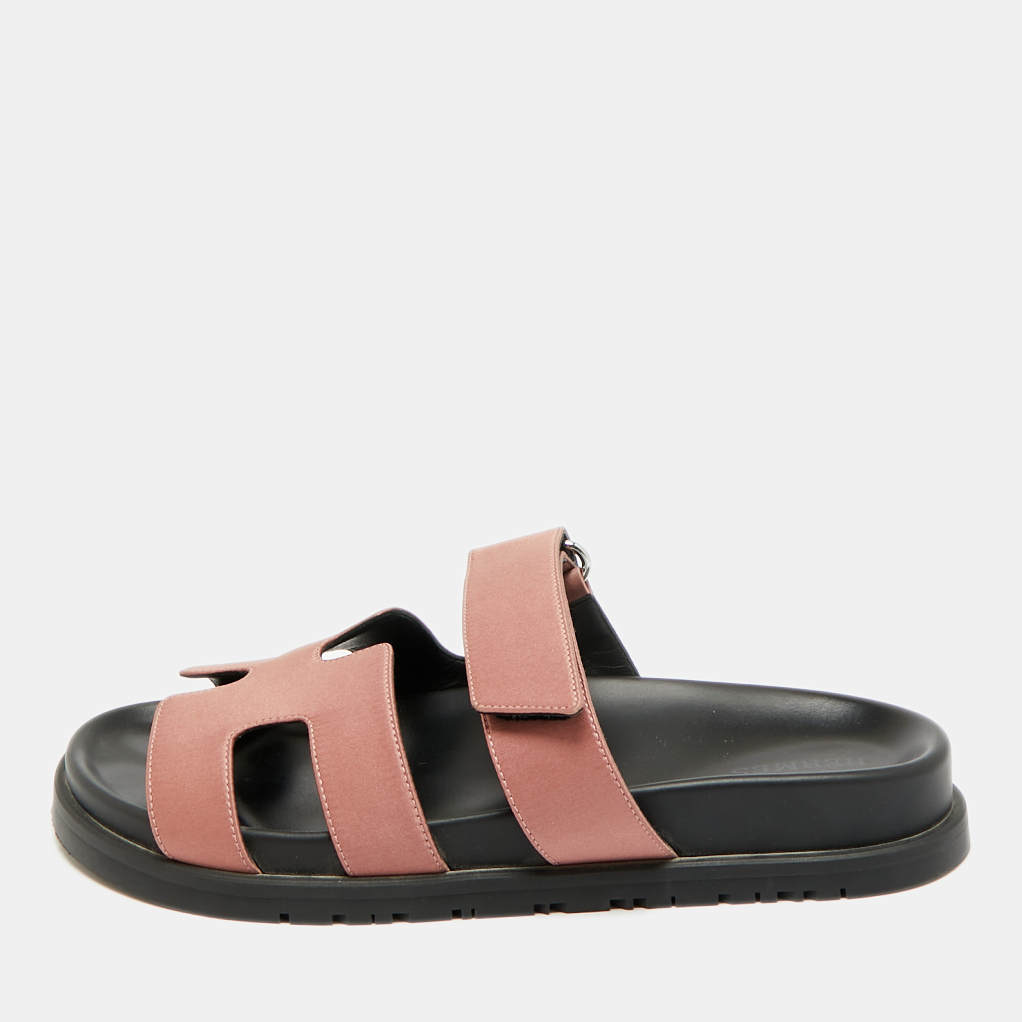 

Hermes Dusty Pink Satin Chypre Sandals Size