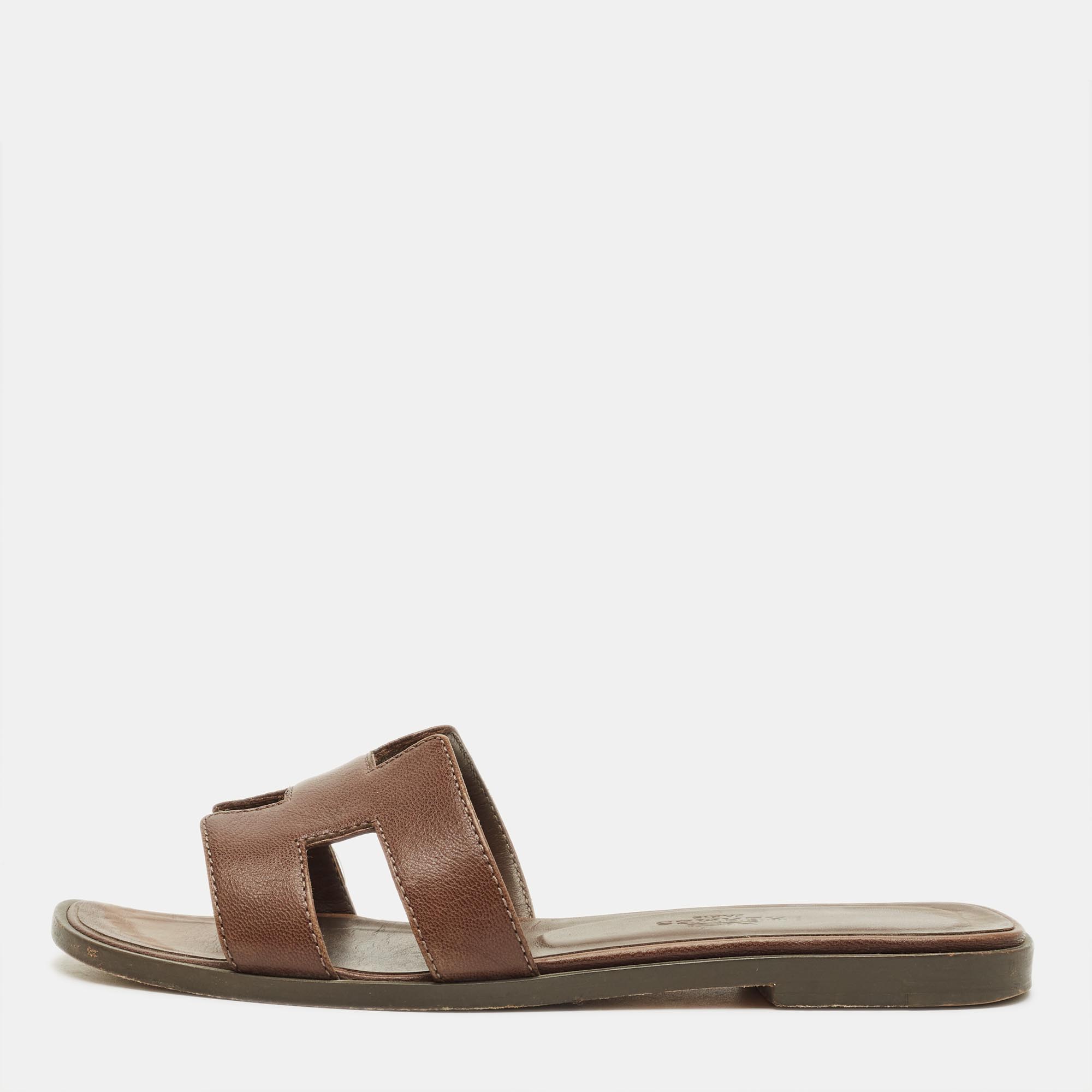 Click to view more detailed imagery on our partner's website Pre-owned Hermes Brown Leather Oran Flat Sandals Size 35
