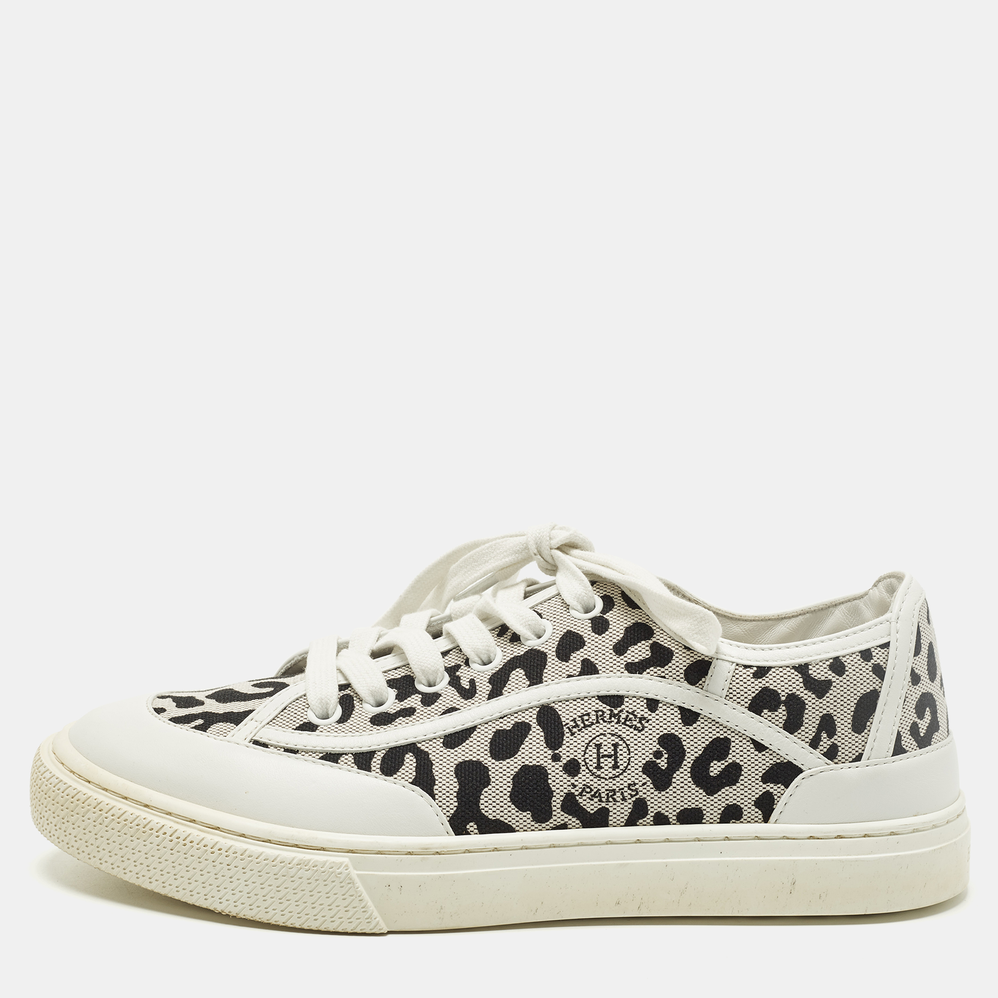 Click to view more detailed imagery on our partner's website Pre-owned Hermes Get Size 38.5 White/black Canvas And Leather Lace Up Sneakers