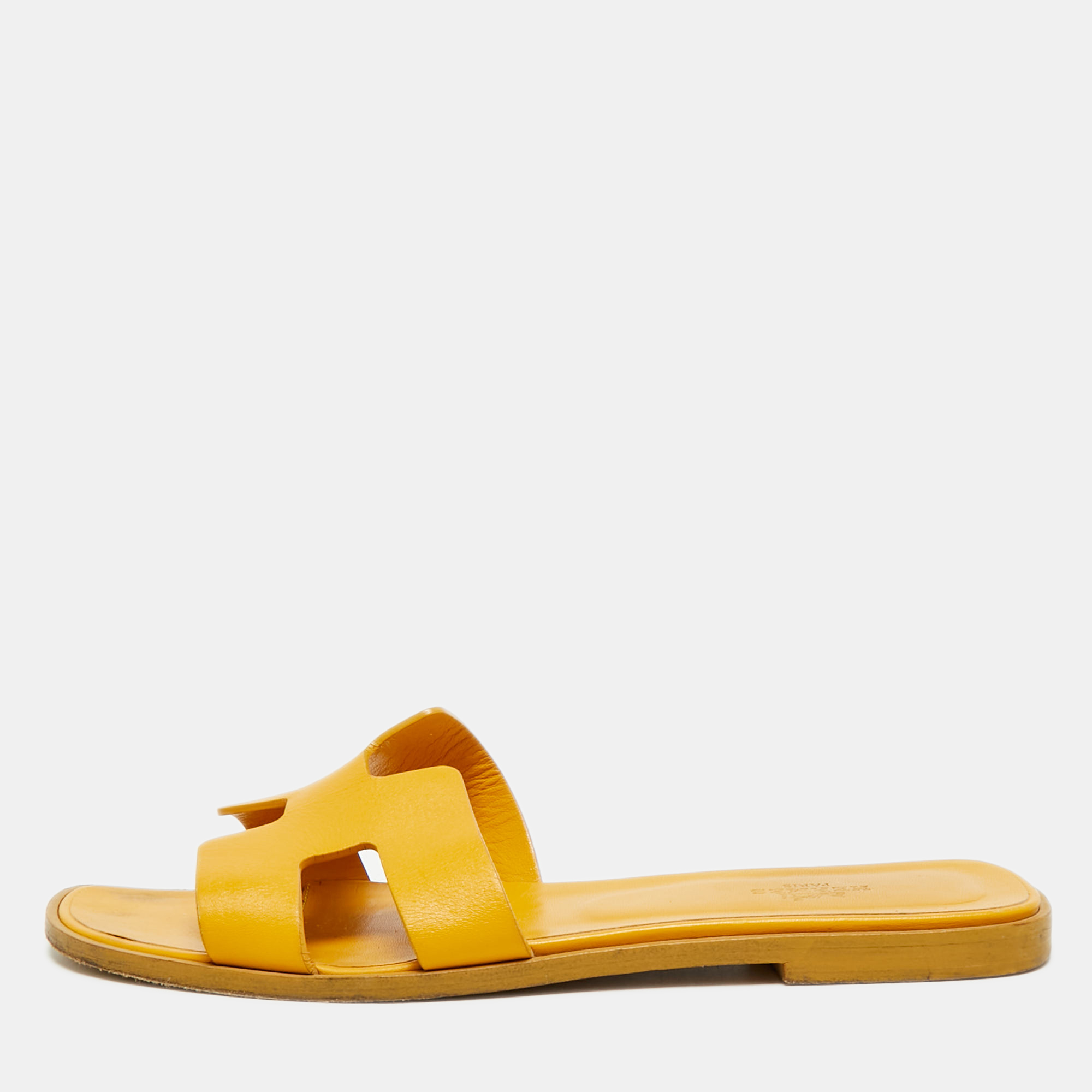 

Hermès Oran Size  Yellow Suede Flat Slide