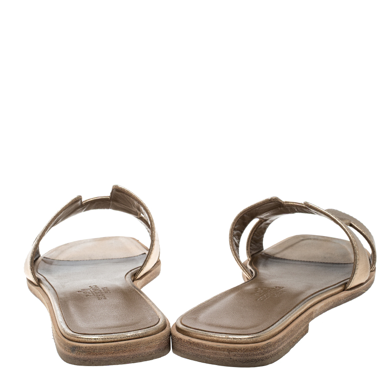 Oran leather sandal Hermès Gold size 35 EU in Leather - 19931535