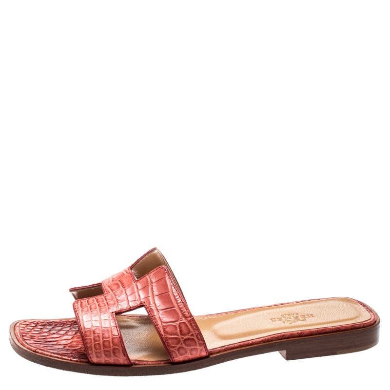 

Hermes Pink Croc Leather Oran Flat Sandals Size