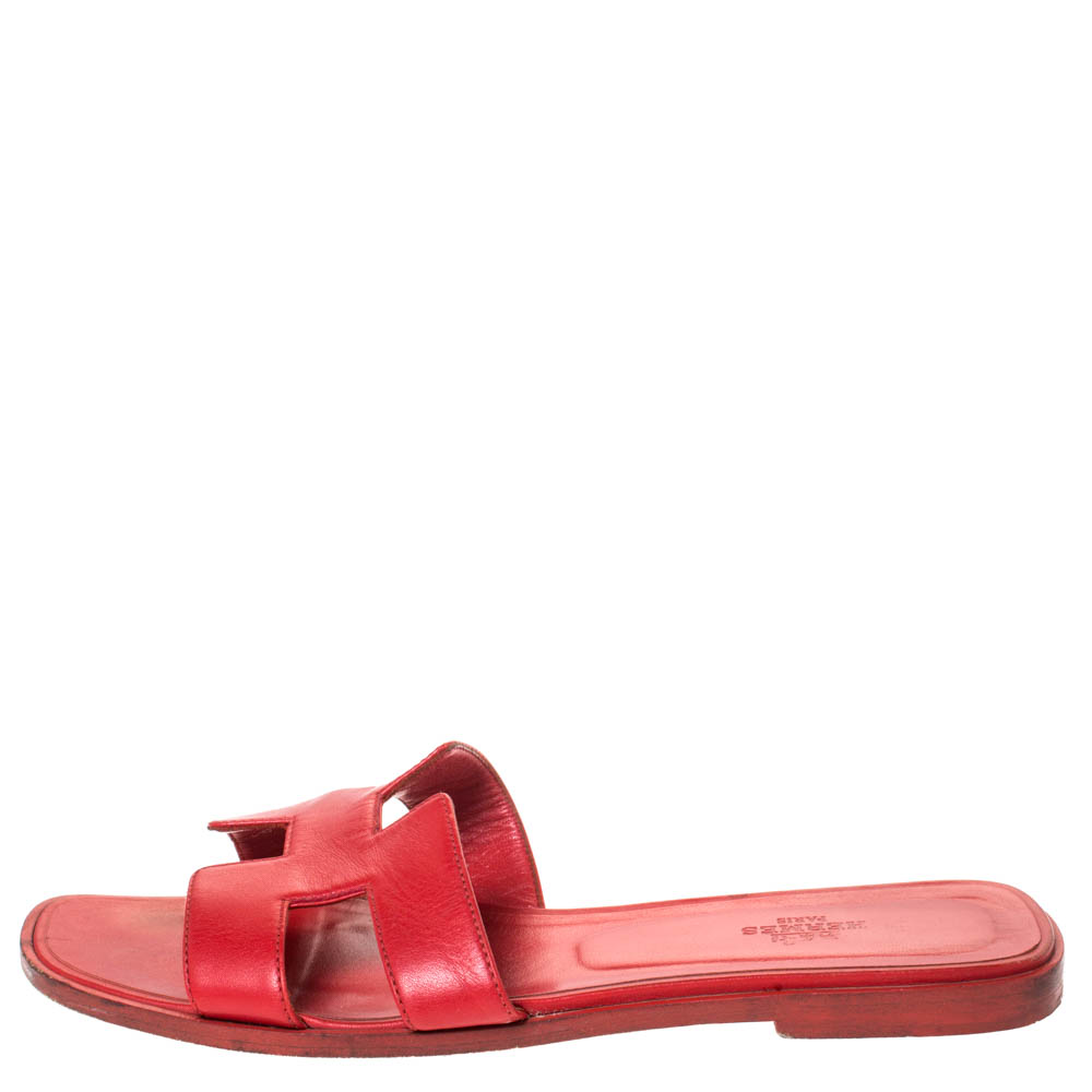 

Hermes Red Leather Oran Slide Flats Size