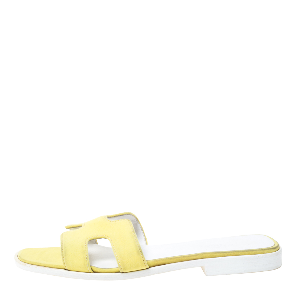 

Hermes Yellow Fabric Oran Flat Sandals Size
