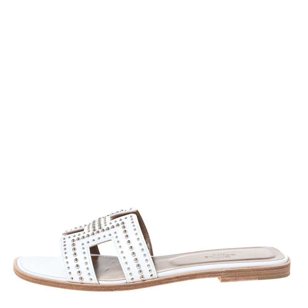 

Hermes White Leather Oran Studded Flat Slides Size