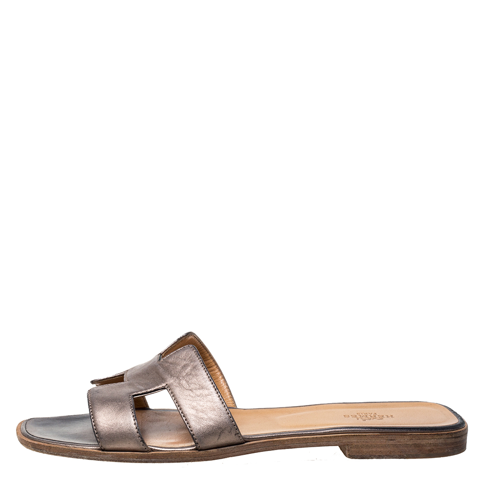 

Hermes Metallic Brown Leather Oran Flats Size