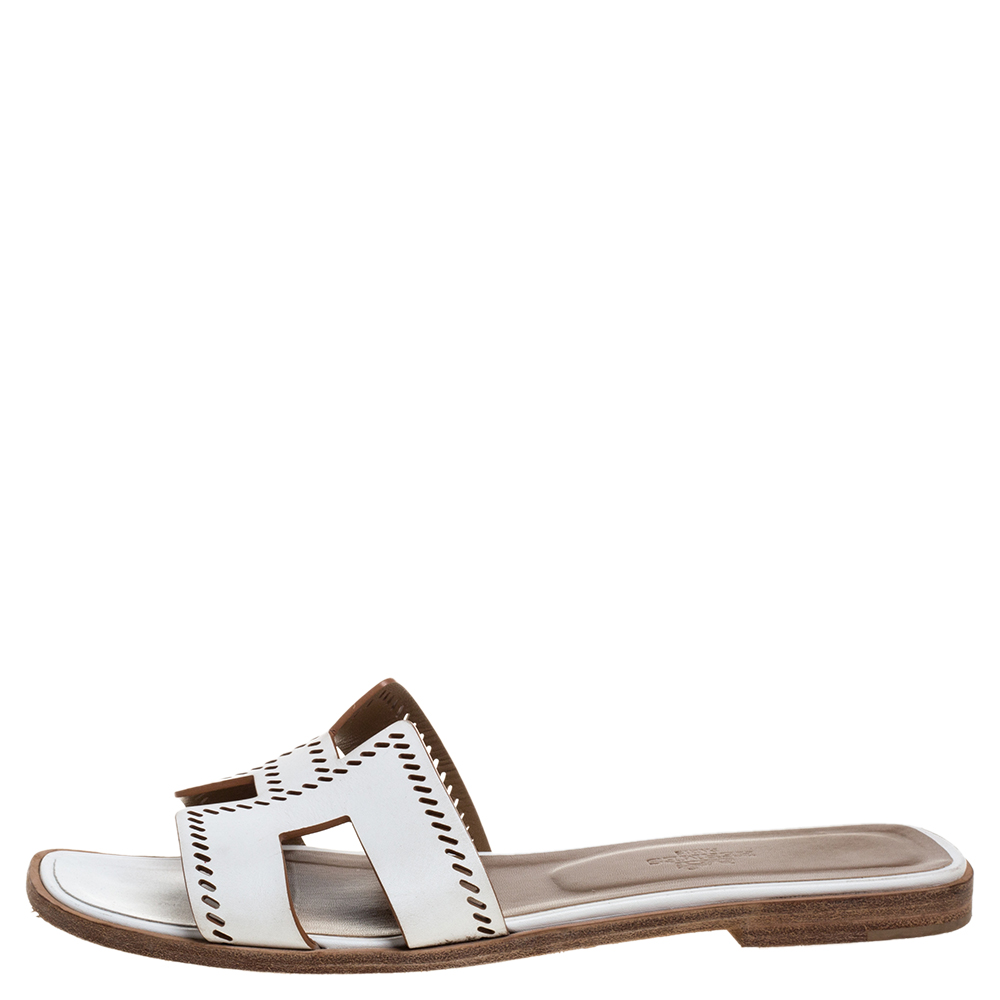 

Hermes White Leather Oran Flat Slides Size