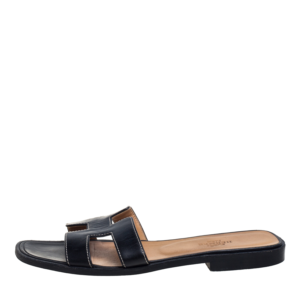

Hermes Black Leather Oran Flat Slides Size