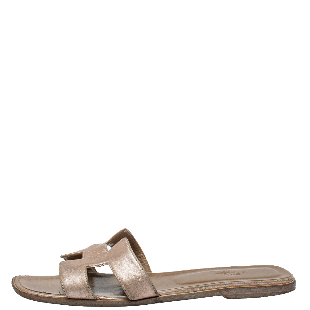 

Hermes Metallic Gold Leather Oran Flat Sandals Size