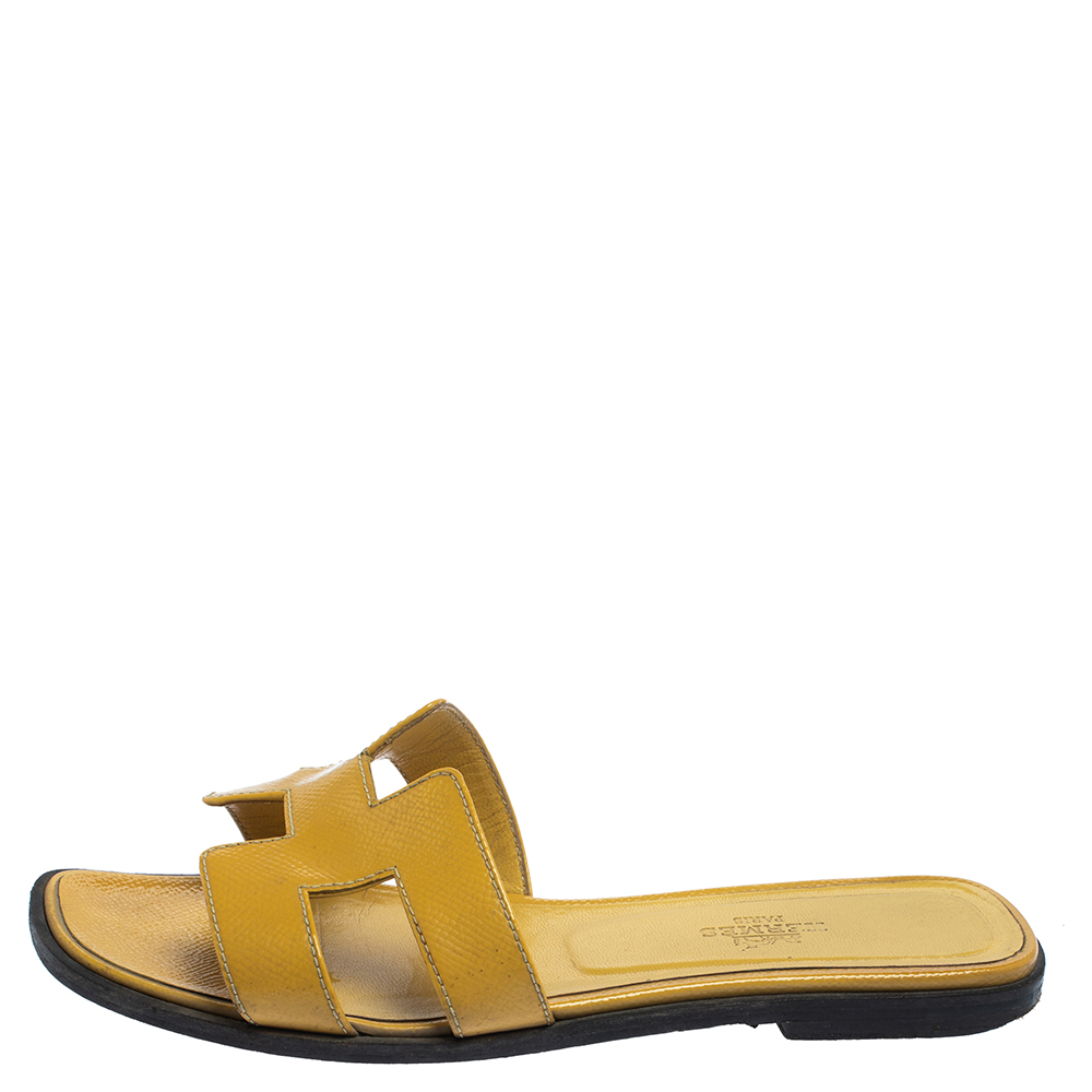 

Hermés Yellow Patent Leather Oran Flat Sandals Size
