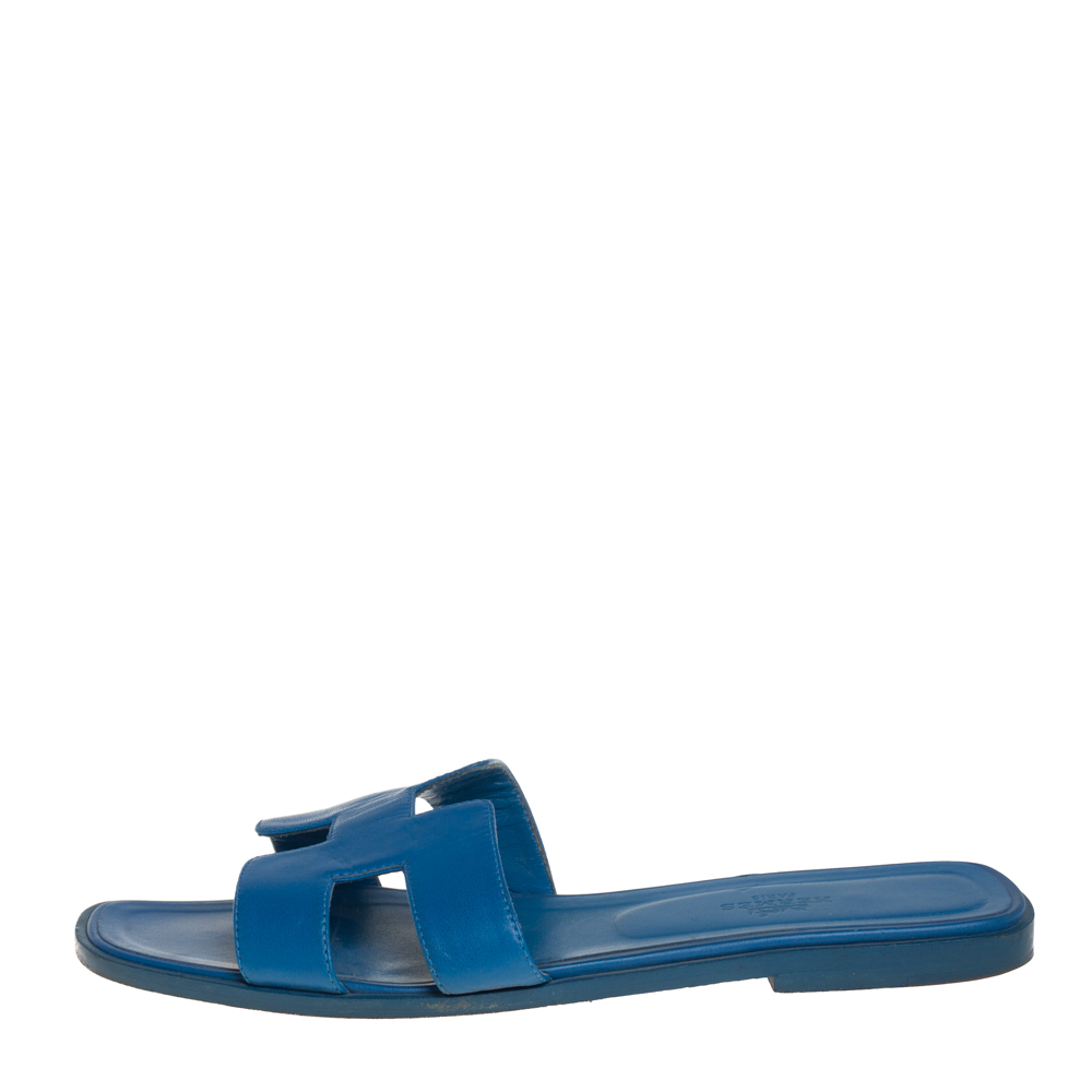 

Hermes Blue Leather Oran Flat Slides Size