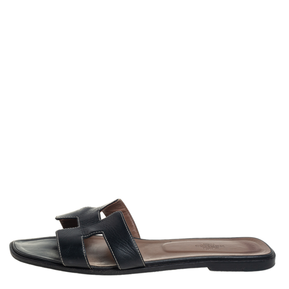 

Hermes Black Leather Oran Flat Slides Size