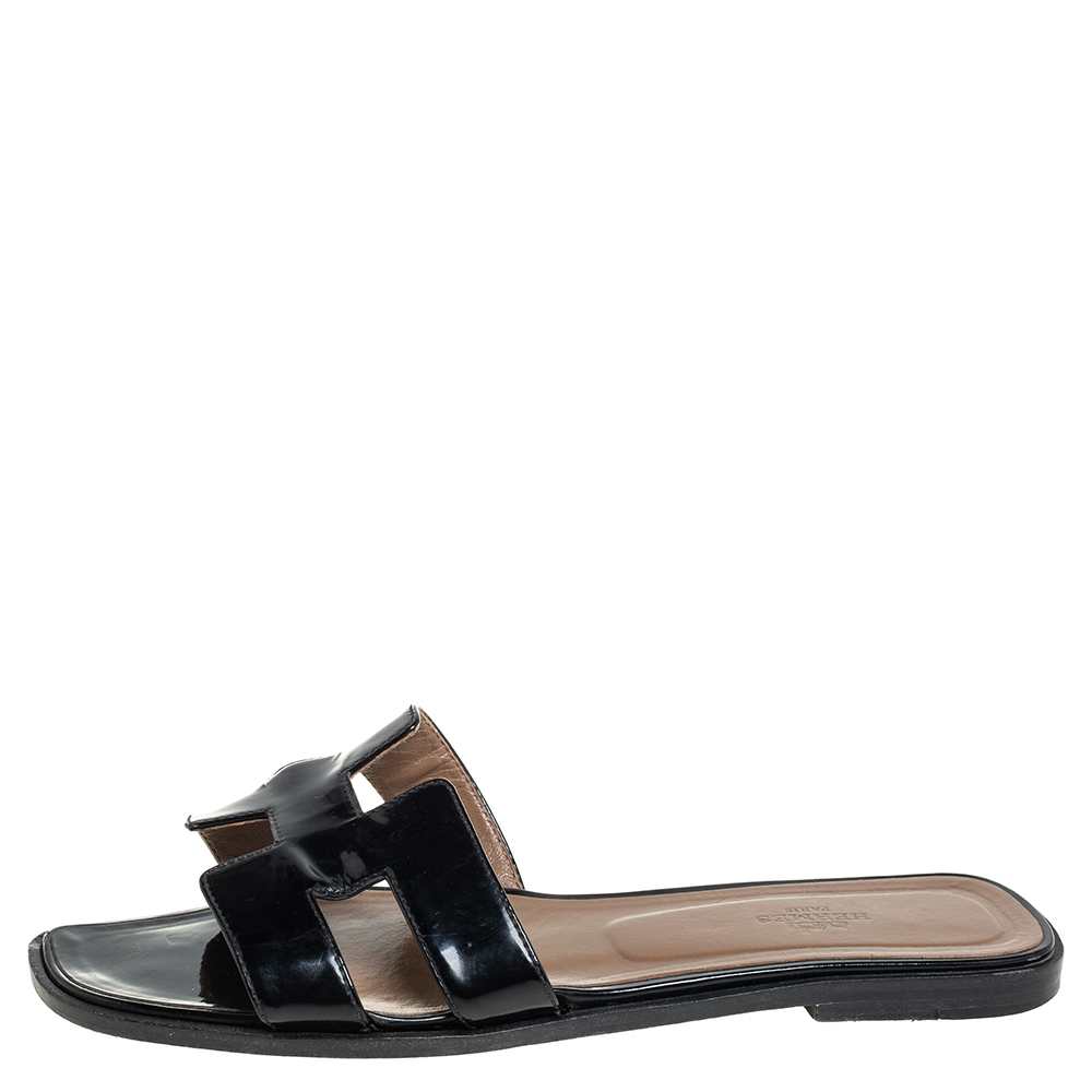 

Hermes Black Patent Leather Oran Flat Slides Size