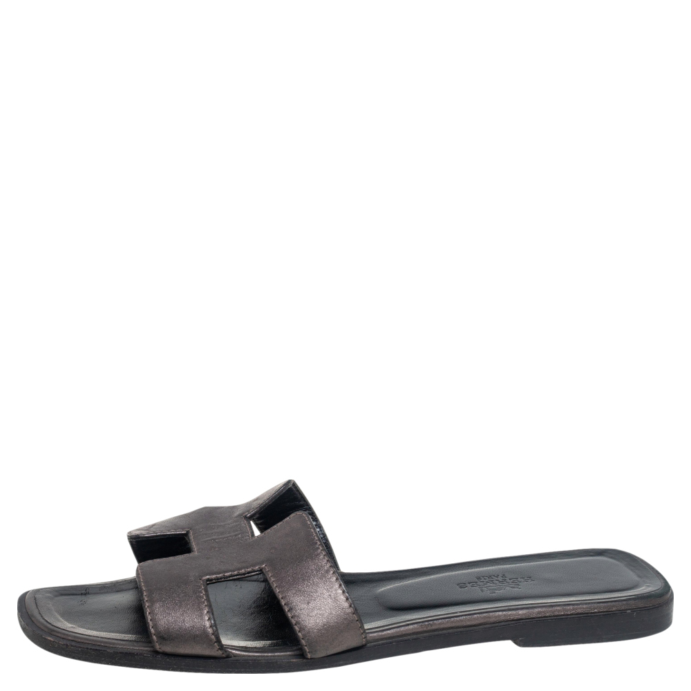 

Hermes Metallic Grey Leather Oran Flat Slides Size