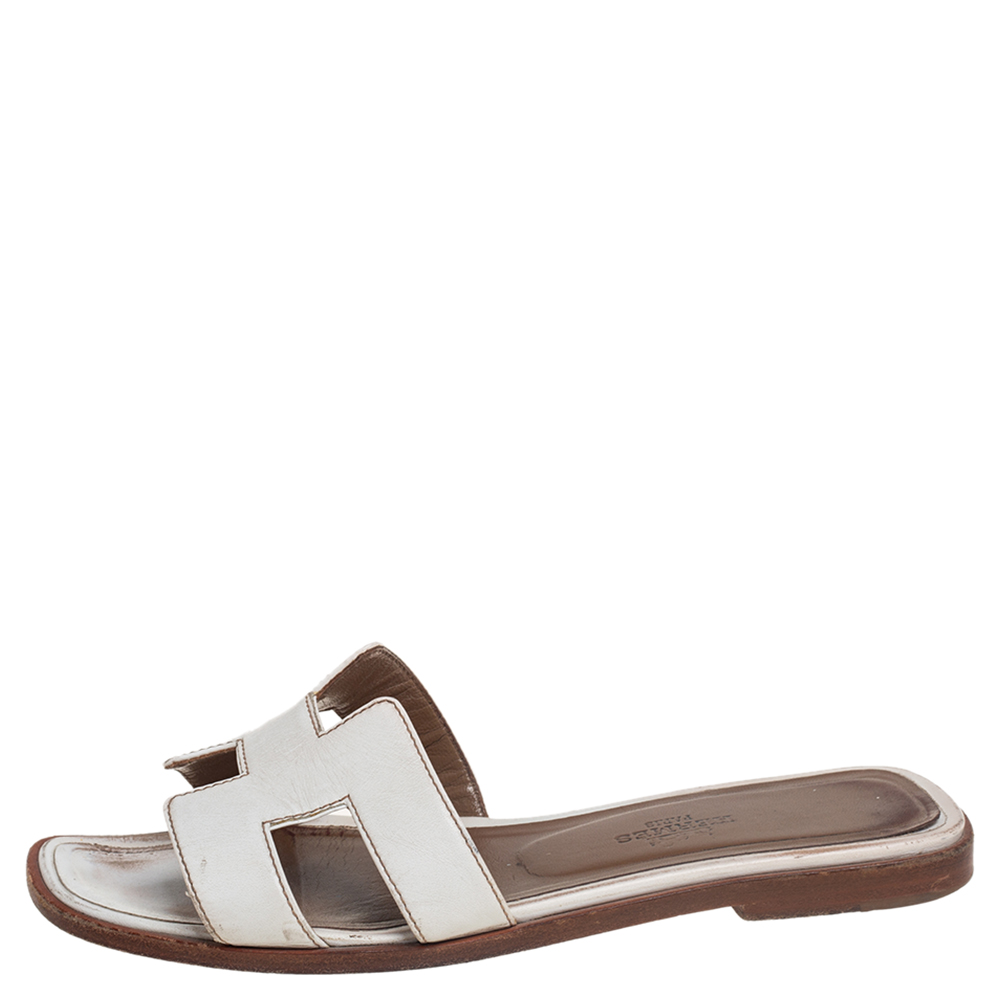 

Hermes White Leather Oran Flat Sandals
