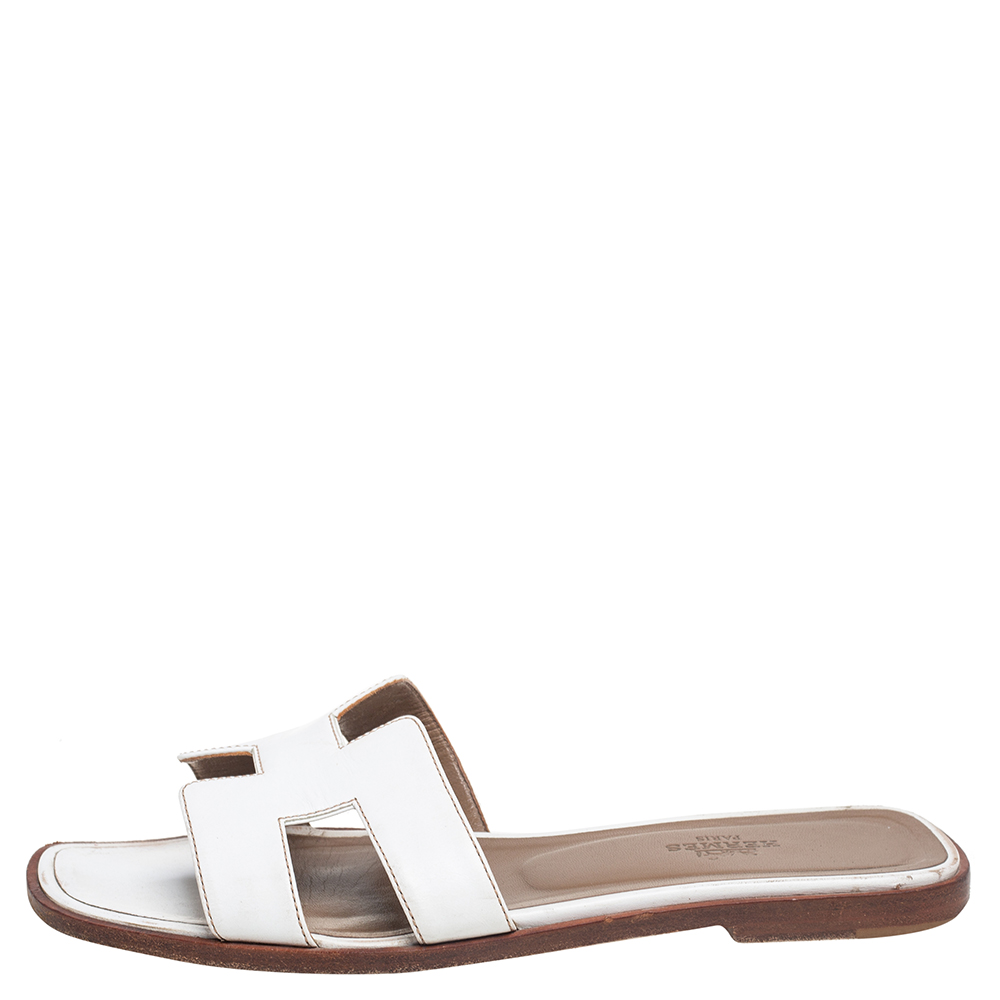 

Hermes White Leather Oran Flat Sandals
