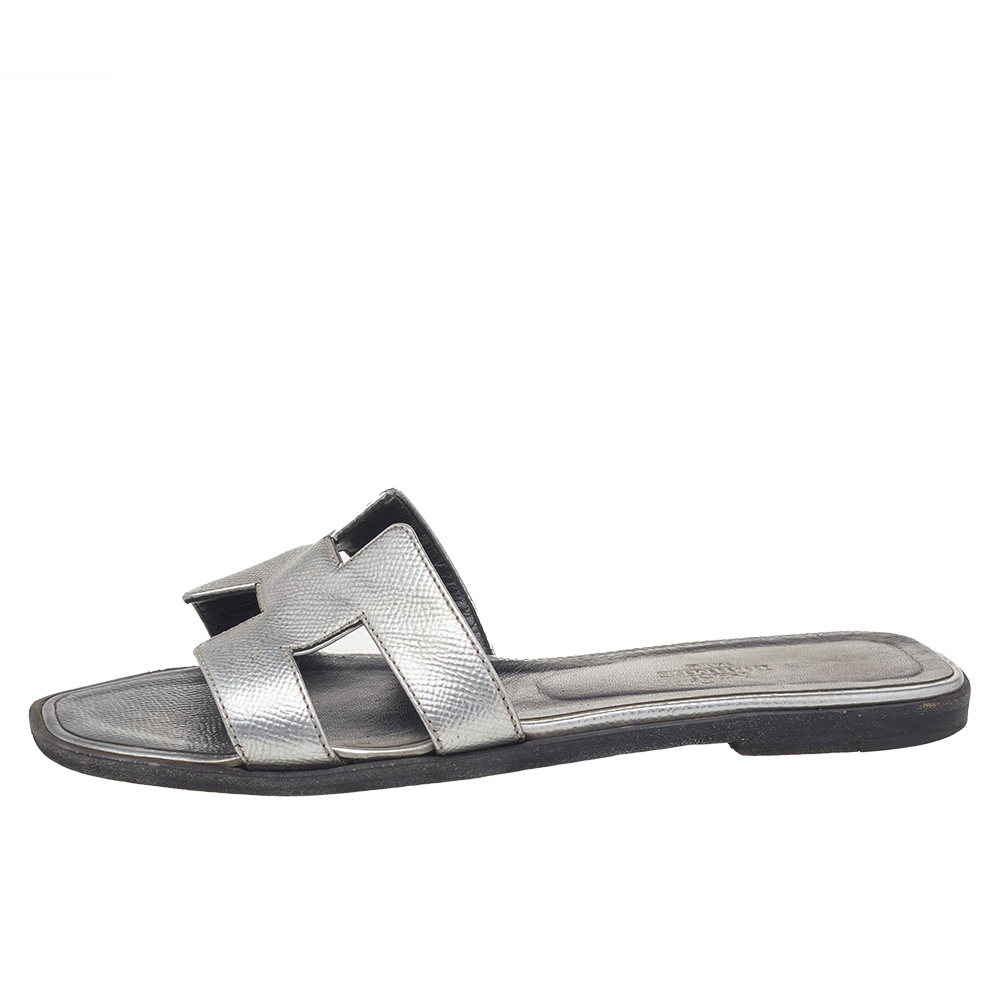 

Hermes Sliver Leather Oran Flat Sandals Size, Silver
