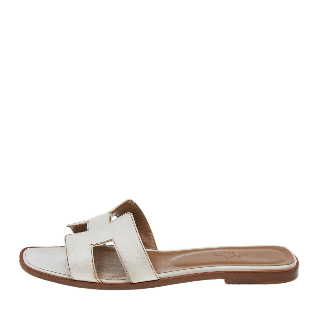 

Hermès White Leather Oran Flat Sandals Size