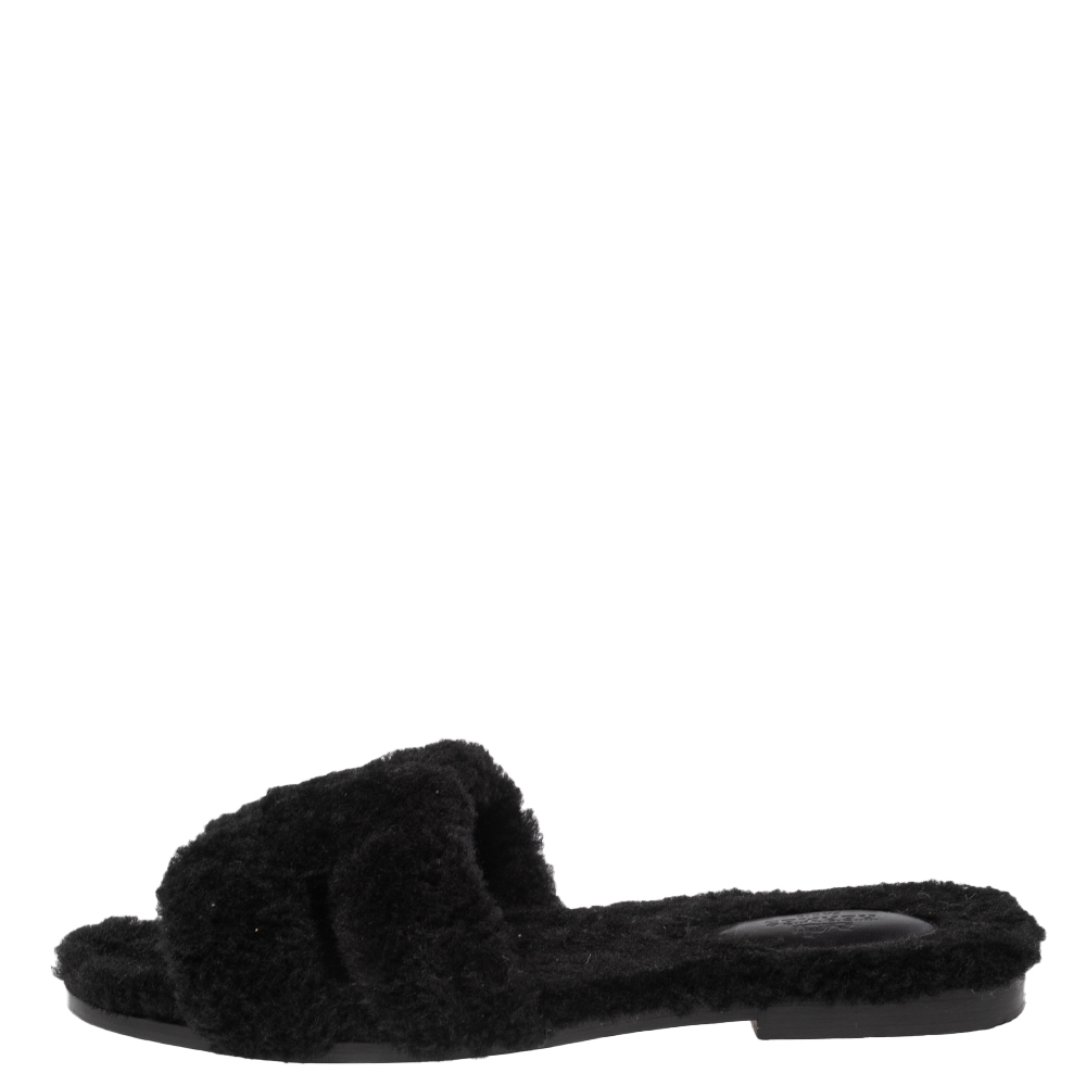 

Hermes Black Shearling Fur Oran Flat Sandals Size