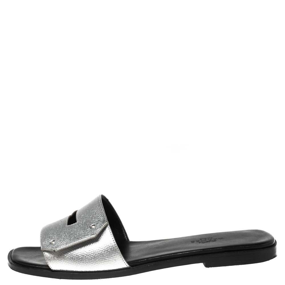 

Hermes Silver Leather View Flat Slides Size