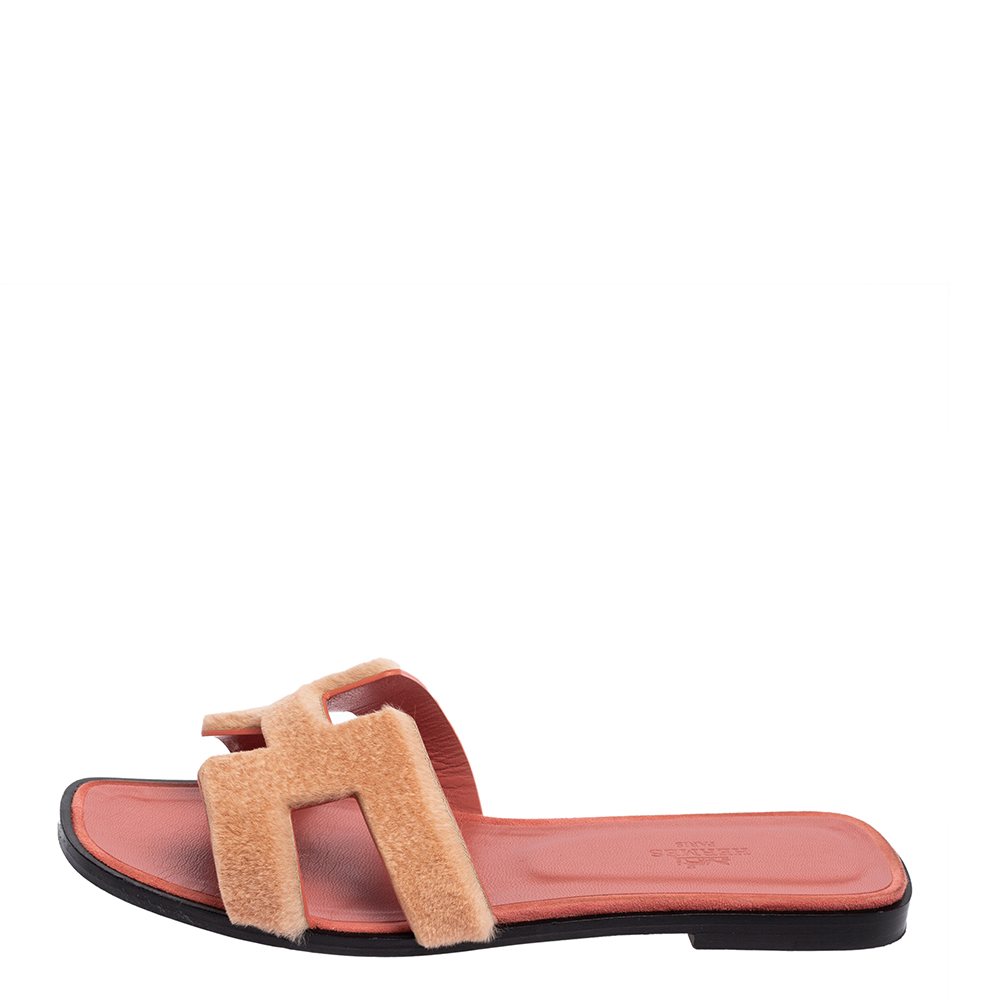 

Hermés Beige Fur Oran Slide Sandals Size