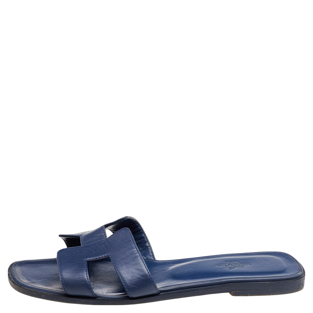 

Hermès Blue Leather Oran Flat Sandals Size