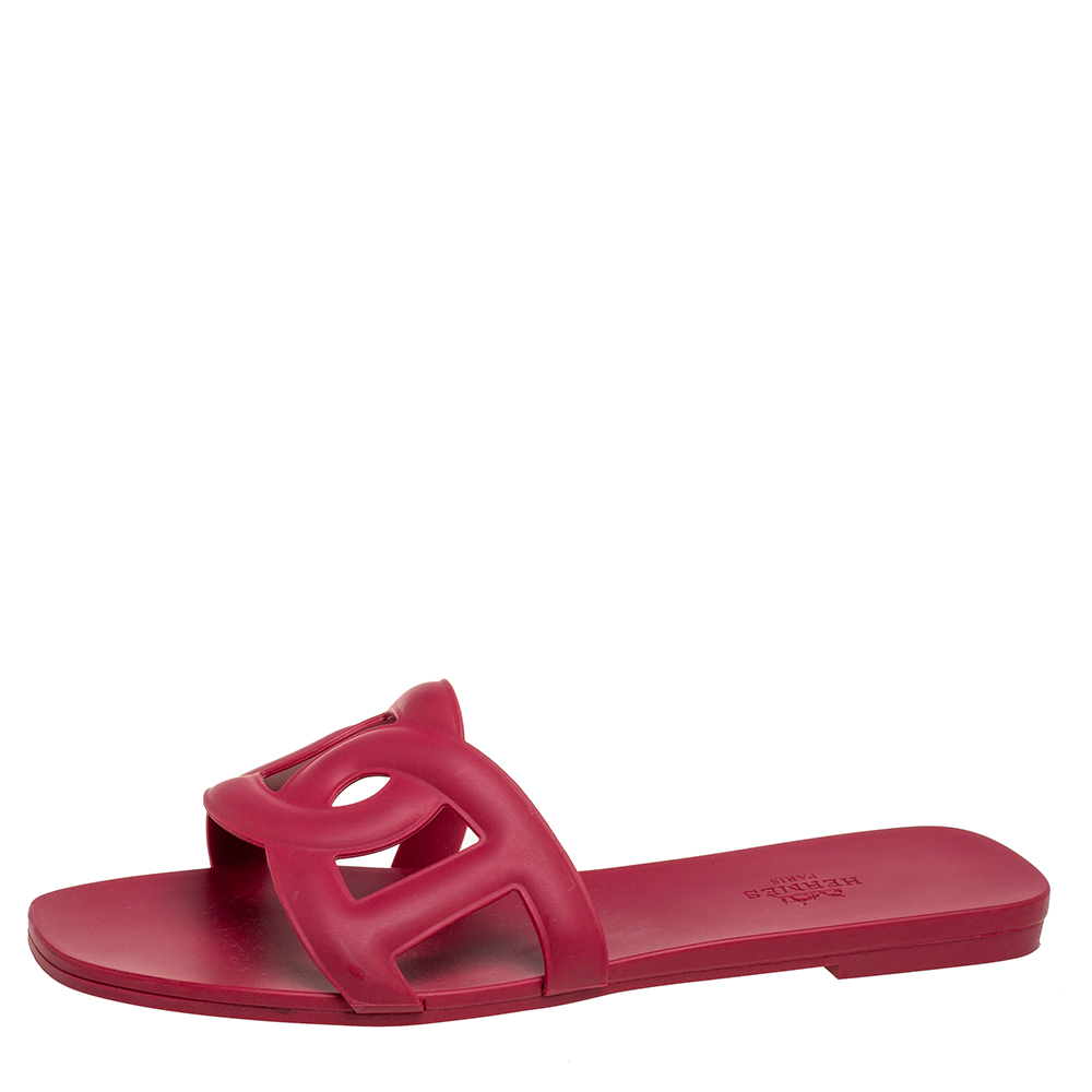 

Hermès Pink Rubber Aloha Flat Sandals Size