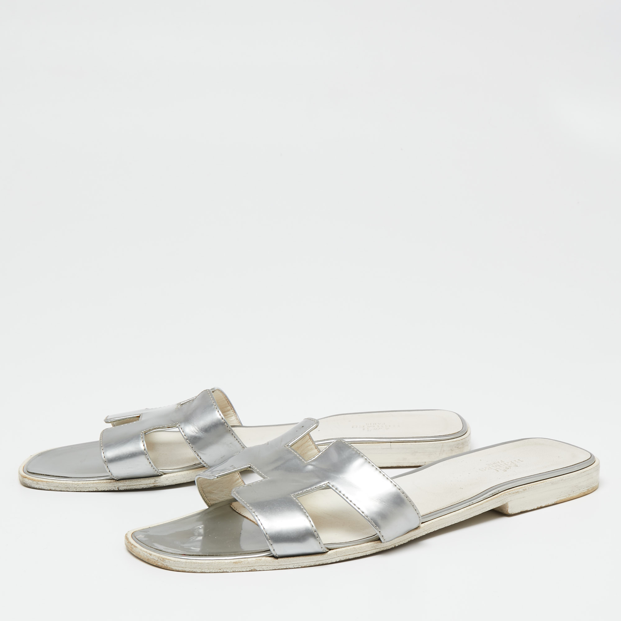 

Hermes Silver Patent Leather Oran Sandals Size