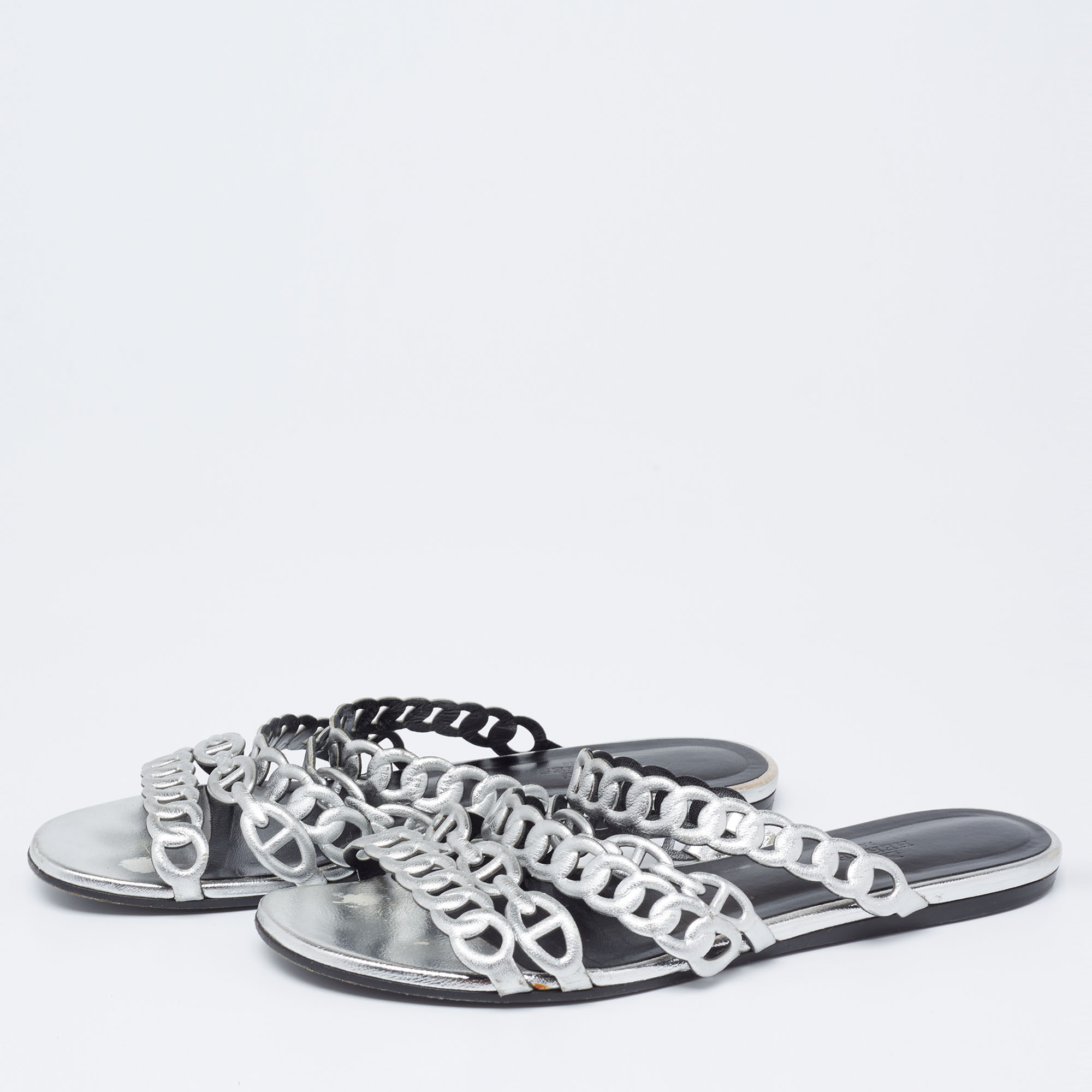 

Hermes Silver Leather D'ancre Chaine Flat Sandals Size