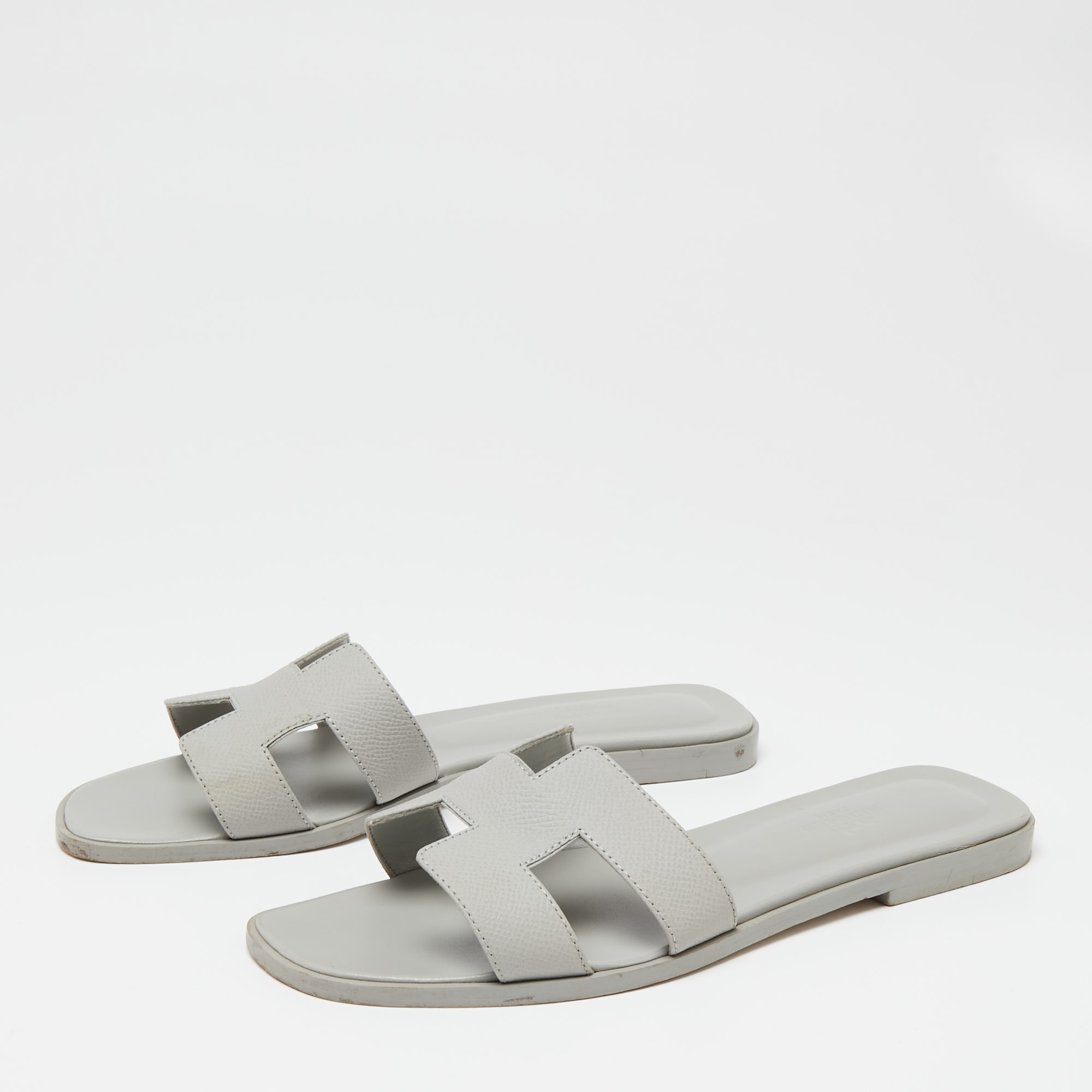 

Hermes Grey Leather Oran Flat Sandals Size