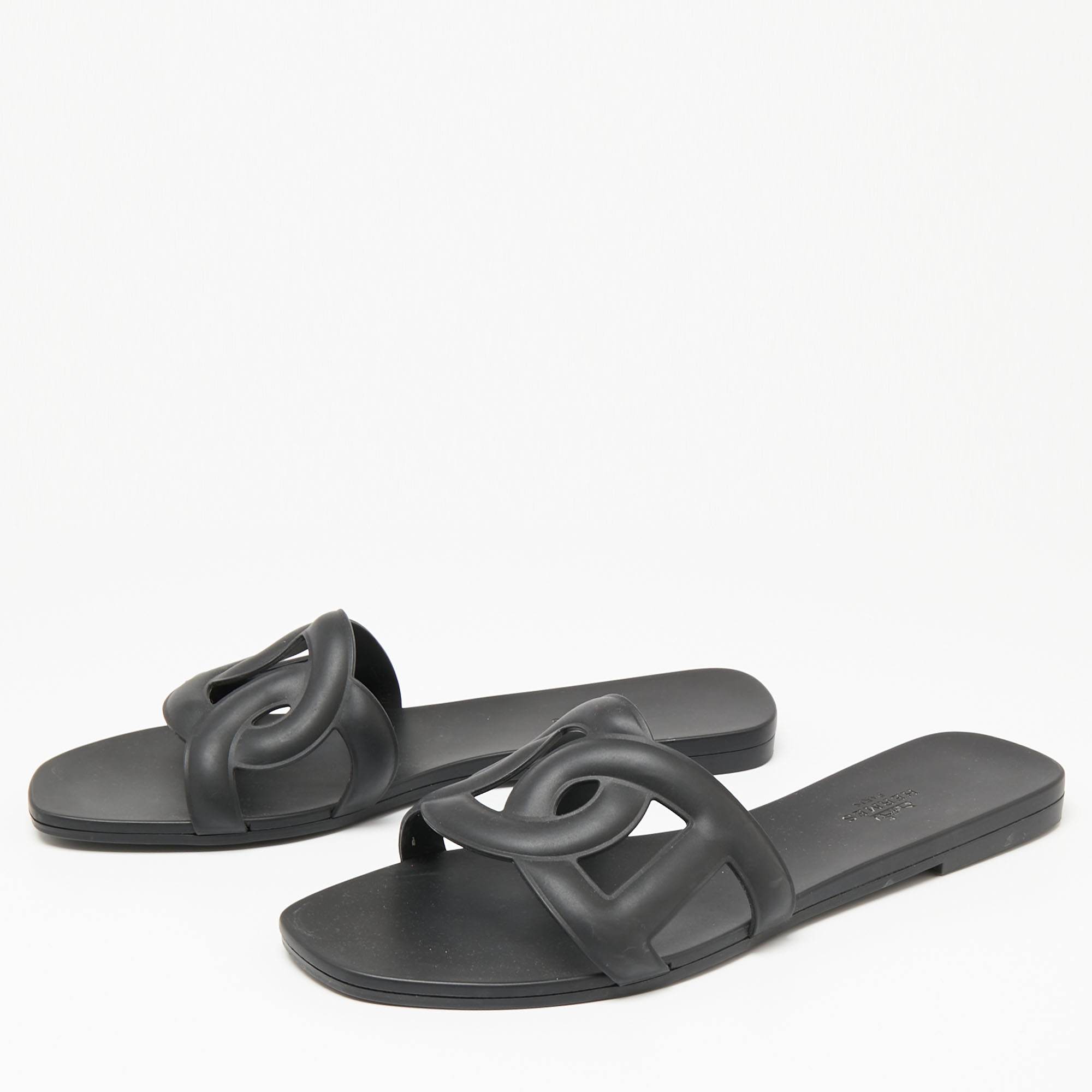 

Hermes Black Rubber Aloha Flat Slides Size