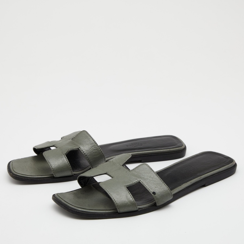 

Hermes Grey/Black Leather Oran Flat Slides Size