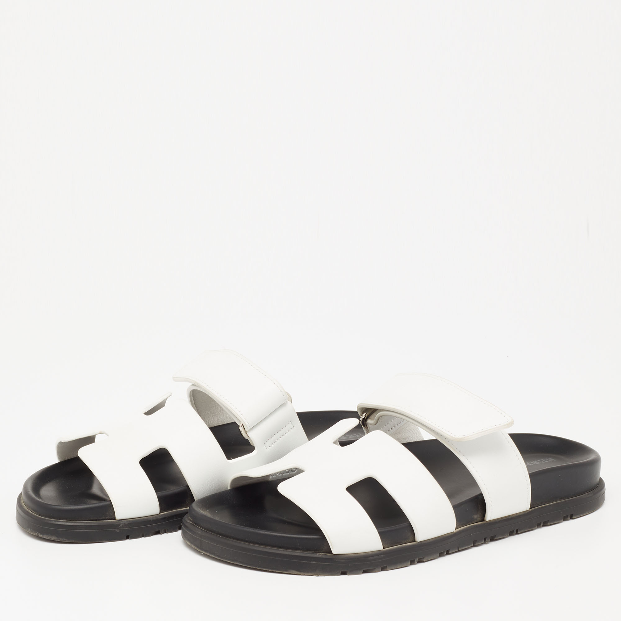 

Hermes White Leather Chypre Flat Sandals Size