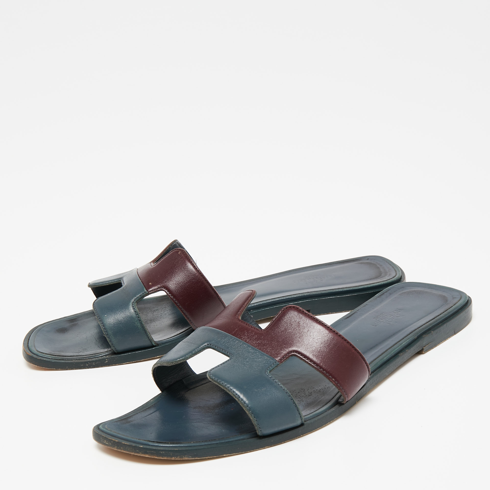 

Hermes Two Tone Leather Oran Flat Slides Size, Grey