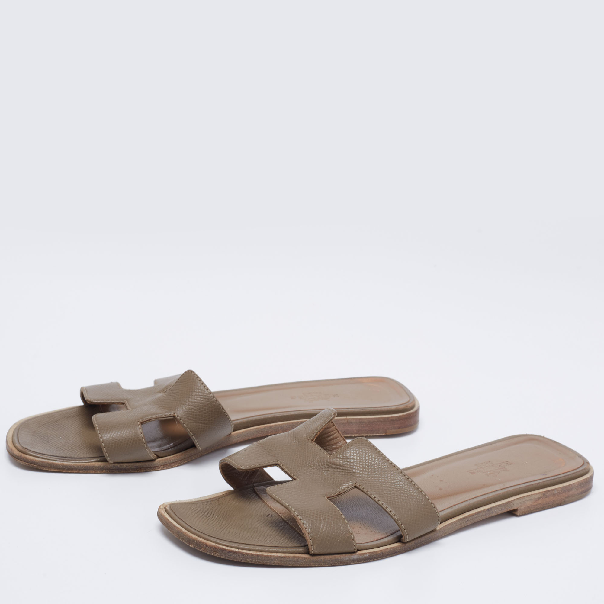 

Hermes Olive Green Leather Oran Flat Sandals Size