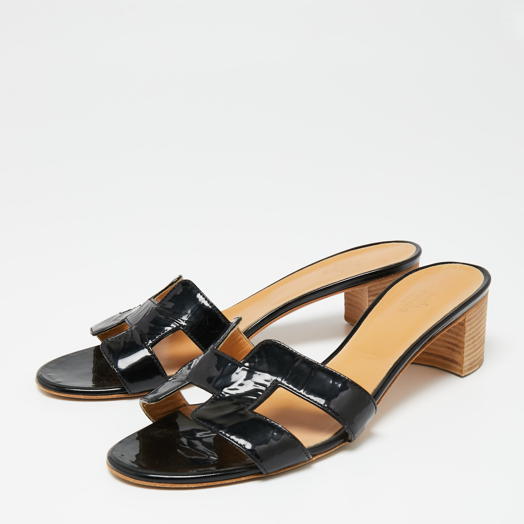 

Hermes Black Patent Leather Oasis Sandals Size