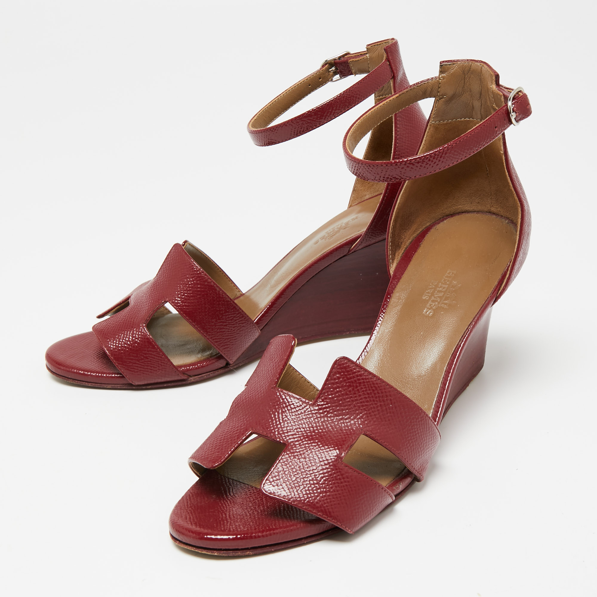 

Hermès Burgundy Patent Leather Legend Ankle-Strap Sandals Size